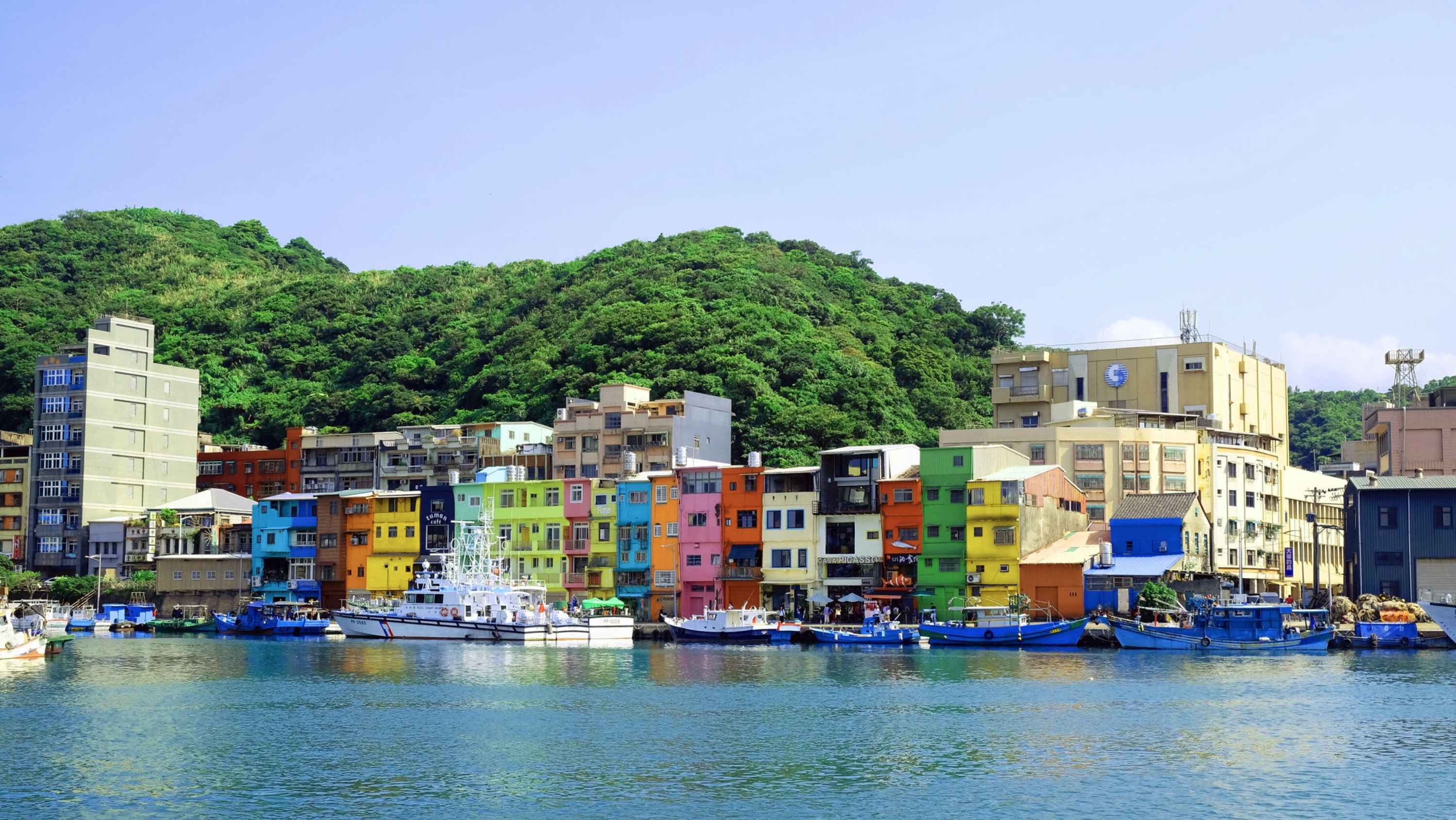 Heping Island and Zhengbin Fishing Port Walking Tour in Keelung