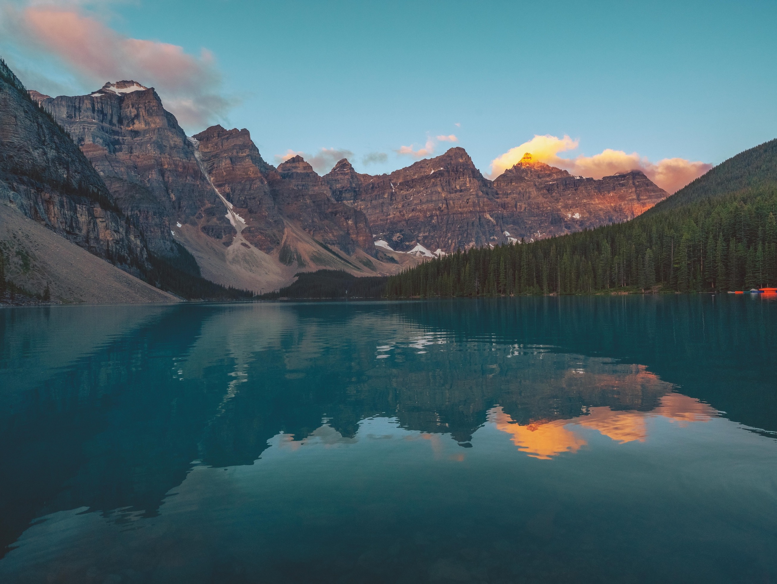 Moraine Lake Sunrise and Lake Louise Day Tour