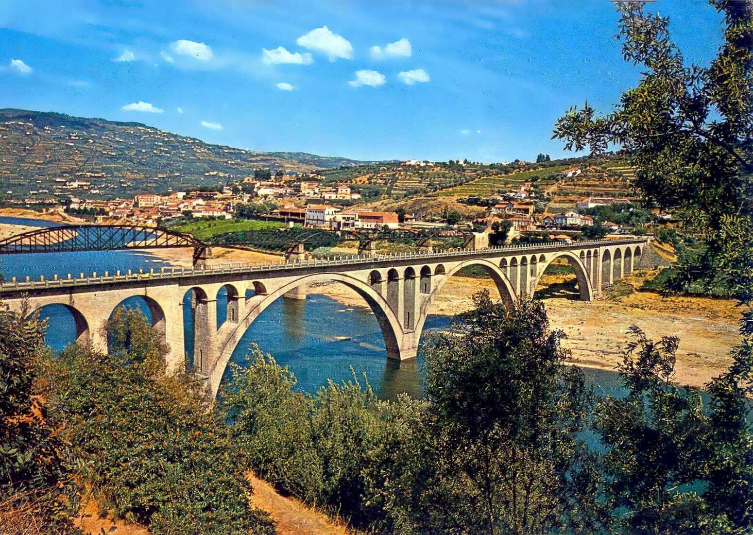 Douro Valley Wine &amp; History Tour with Cruise &amp; Lunch
