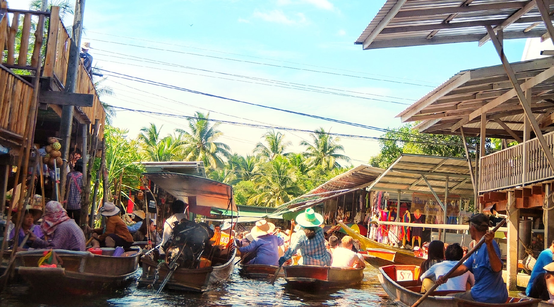 Floating Market &amp; Maeklong Railway Market Round-trip by PandaBus