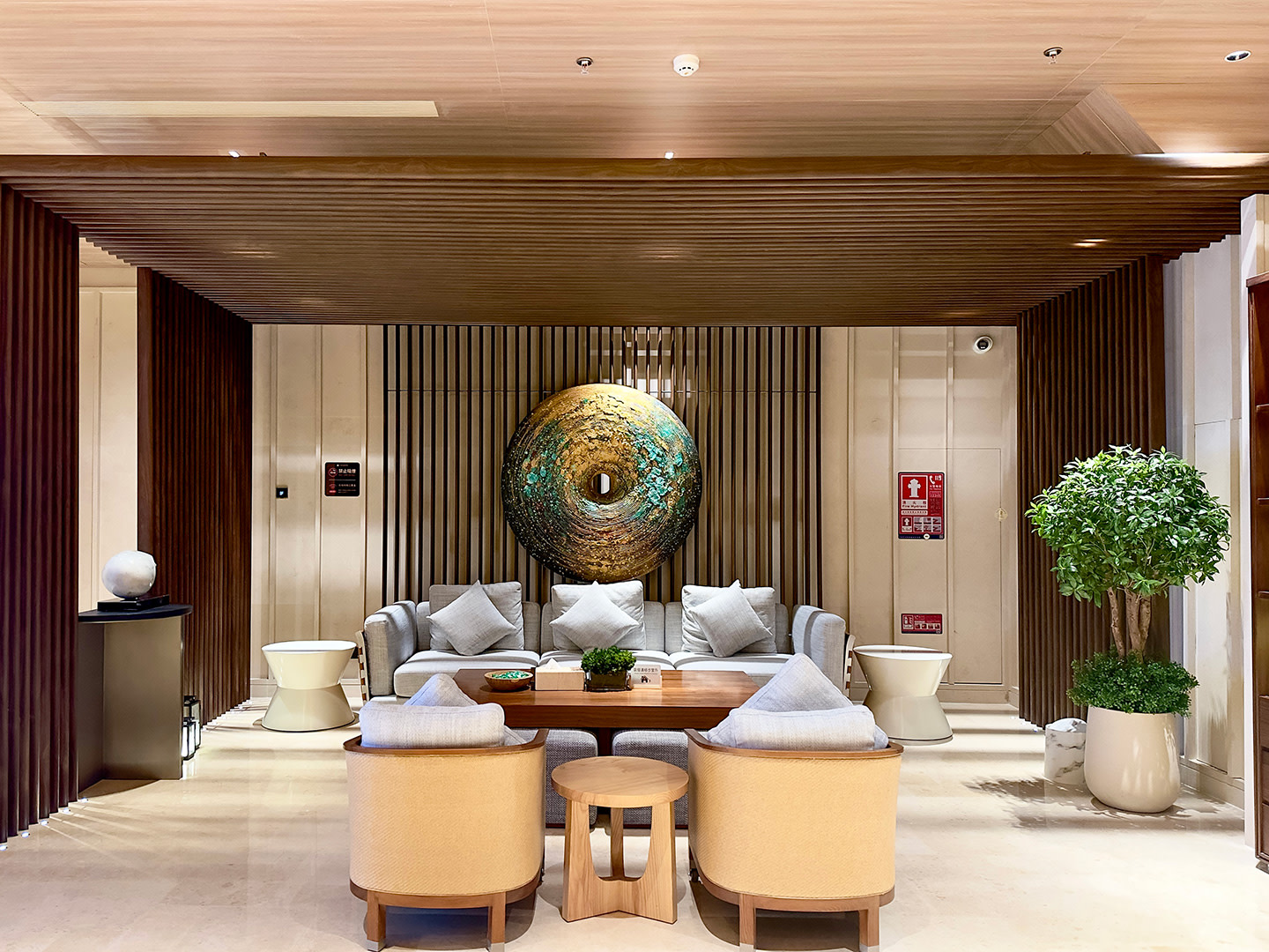Donggang City Food Spa Club | Luohu Port