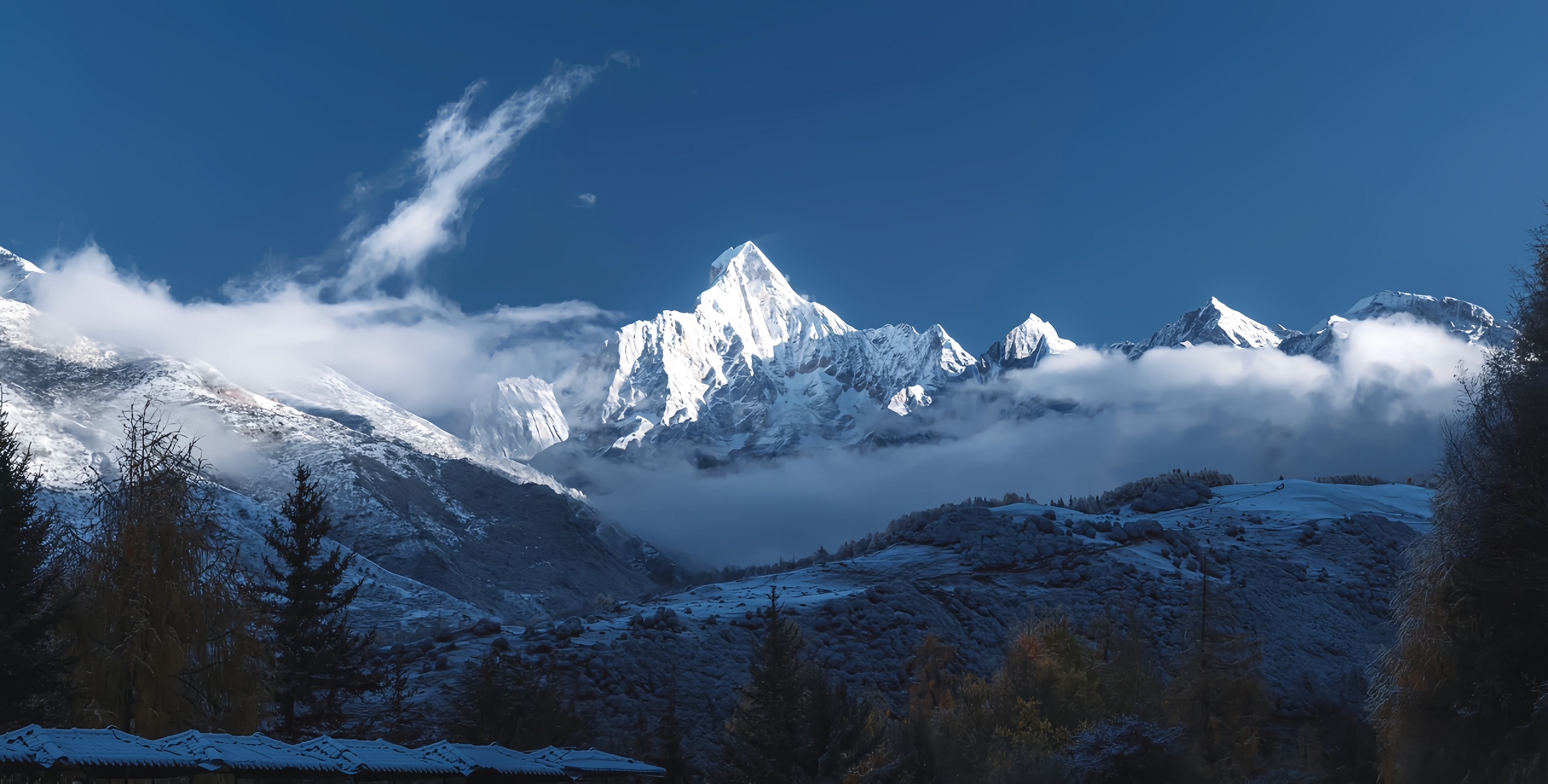 在貓鼻樑觀景臺,邂逅四姑娘山么妹峰,雲海纏雪山,一眼醉在川西的磅礴裡 在貓鼻樑觀景臺,邂逅四姑娘山么妹峰,雲海纏雪山,一眼醉在川西的磅礴裡