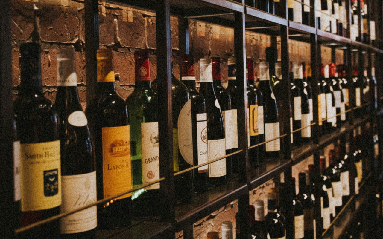 Wine tasting experience with focaccia in Lisbon