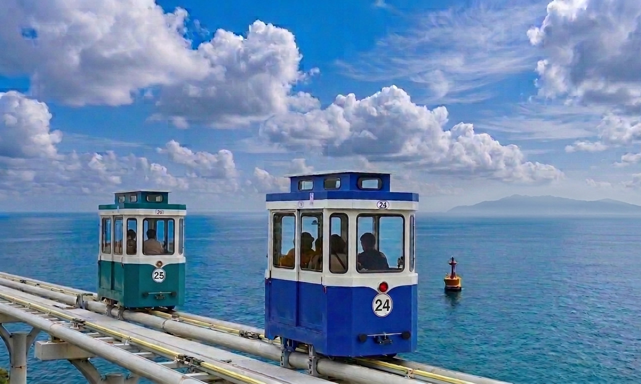 Kichik guruhli Busan sayohati Sky Capsule va mehmonxona olib borish bilan
