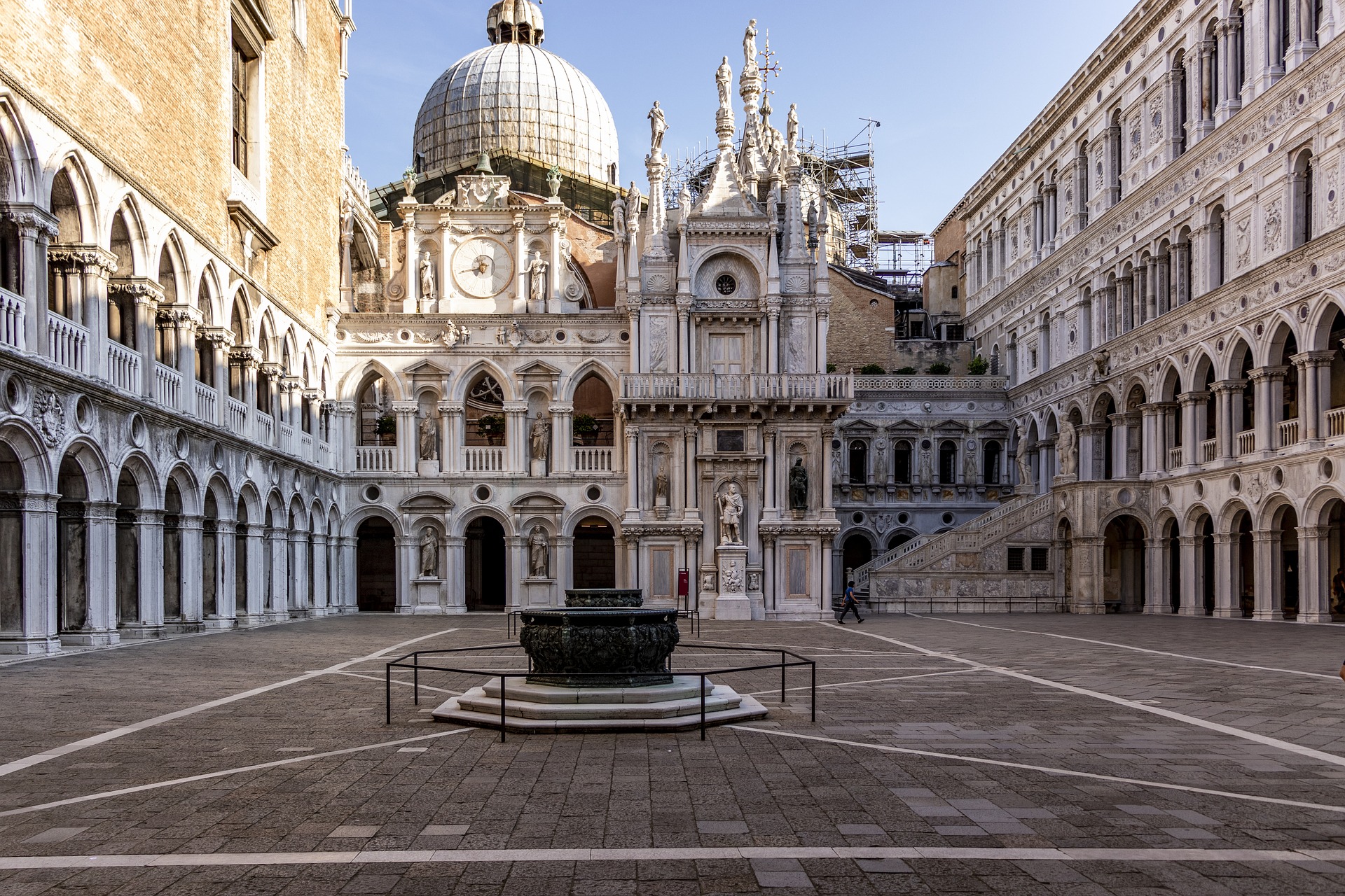 Doge's Palace and Prisons Tour in Venice