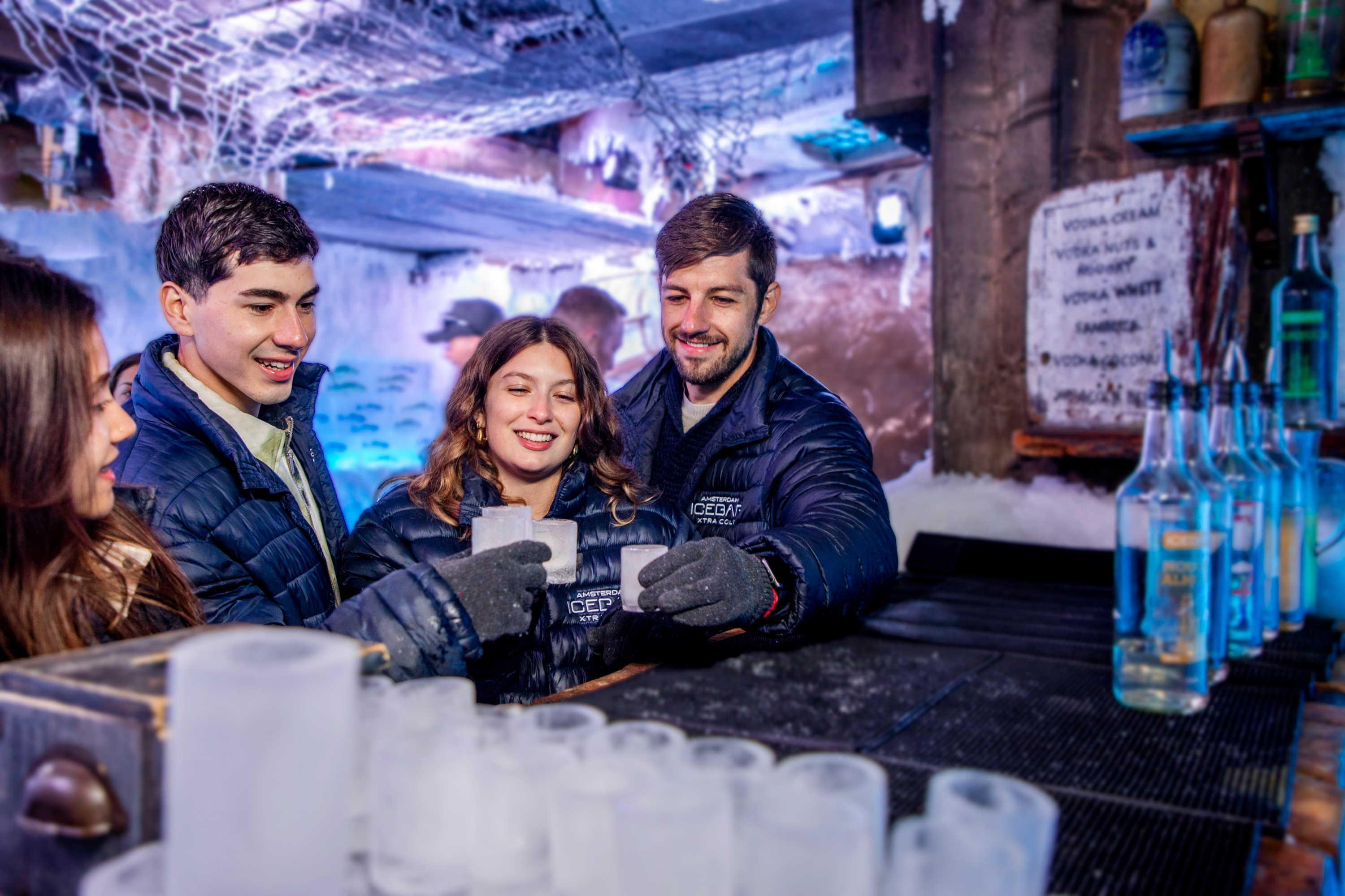 阿姆斯特丹 Icebar 極凍酒吧＆1小時運河遊船體驗