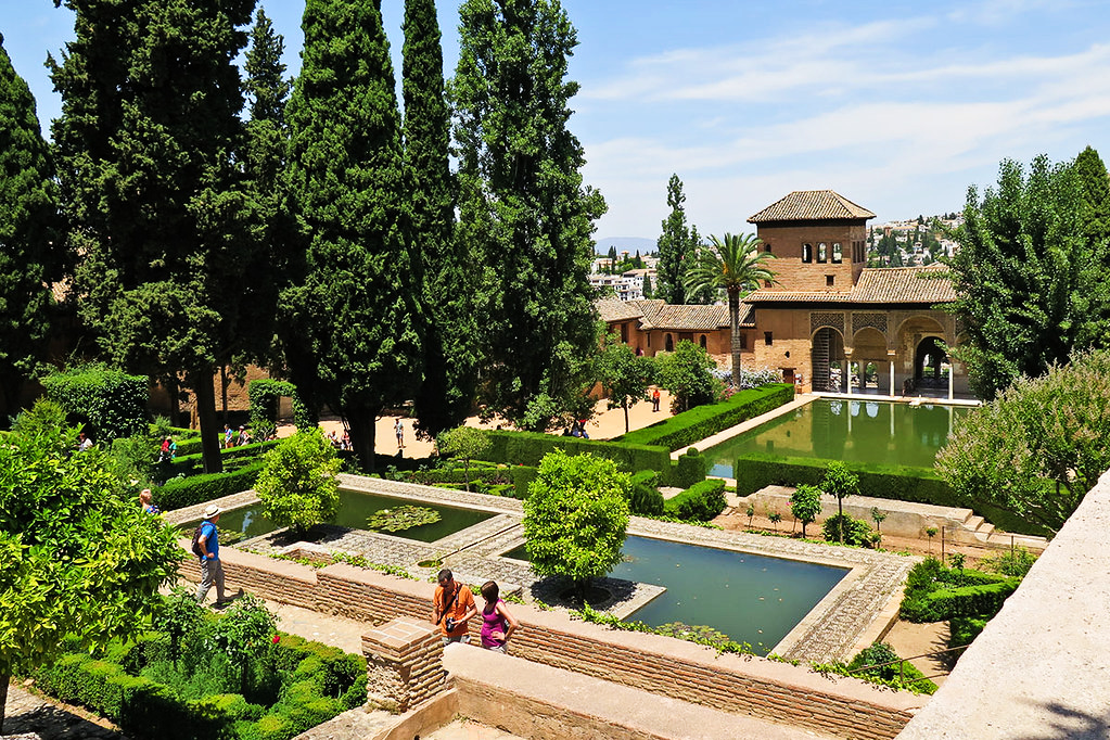 Alhambra, Nasrid Palace, and Generalife Gardens Tour in Granada