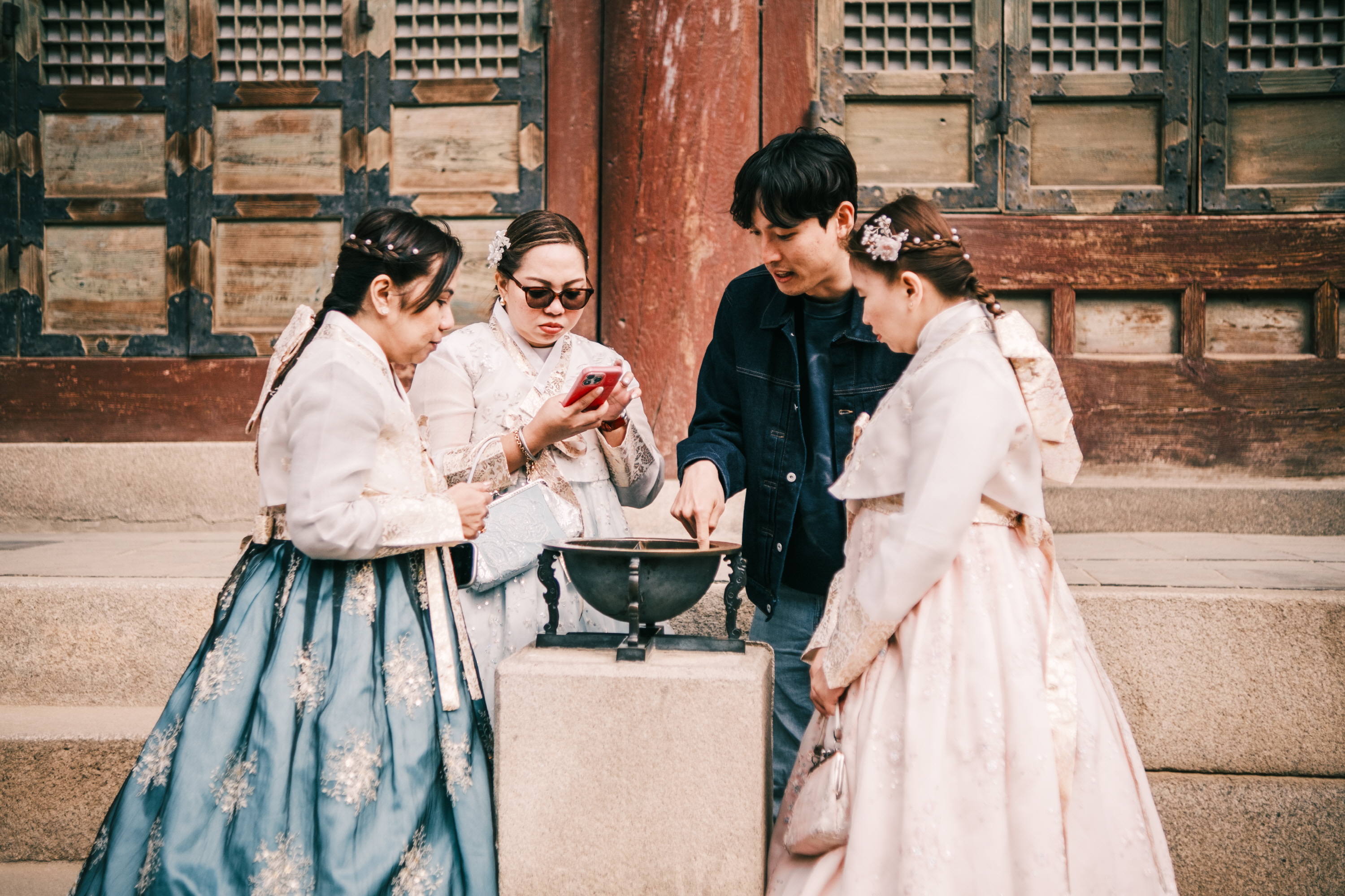 景福宮韓服體驗與歷史之旅 (Hanbok Photoshoot and History Tour at Gyeongbokgung Palace)