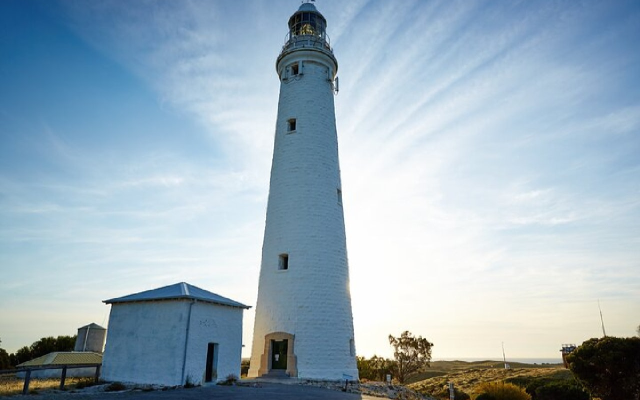 Wadjemup 燈塔俯瞰整座島嶼,提供令人驚嘆的環繞式全景視野。 Wadjemup 燈塔俯瞰整座島嶼,提供令人驚嘆的環繞式全景視野。