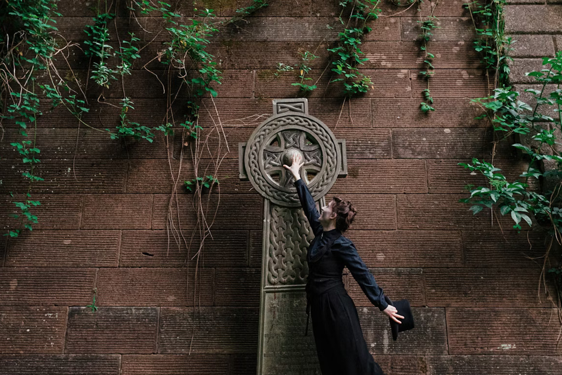 Secret Garden Cemetery Shivers Tour in Liverpool