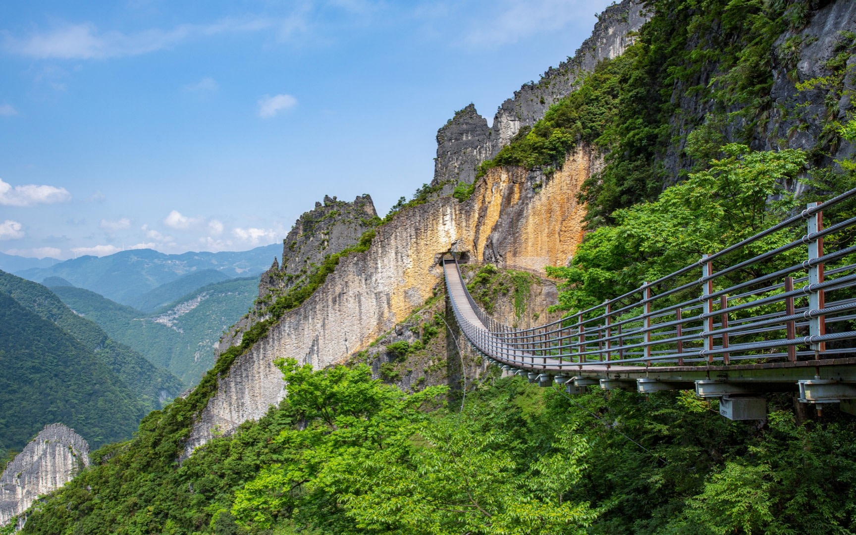 Chongqing 816 Nuclear Plant & Wuling Mountain Grand Canyon Full-Day Small Group Tour