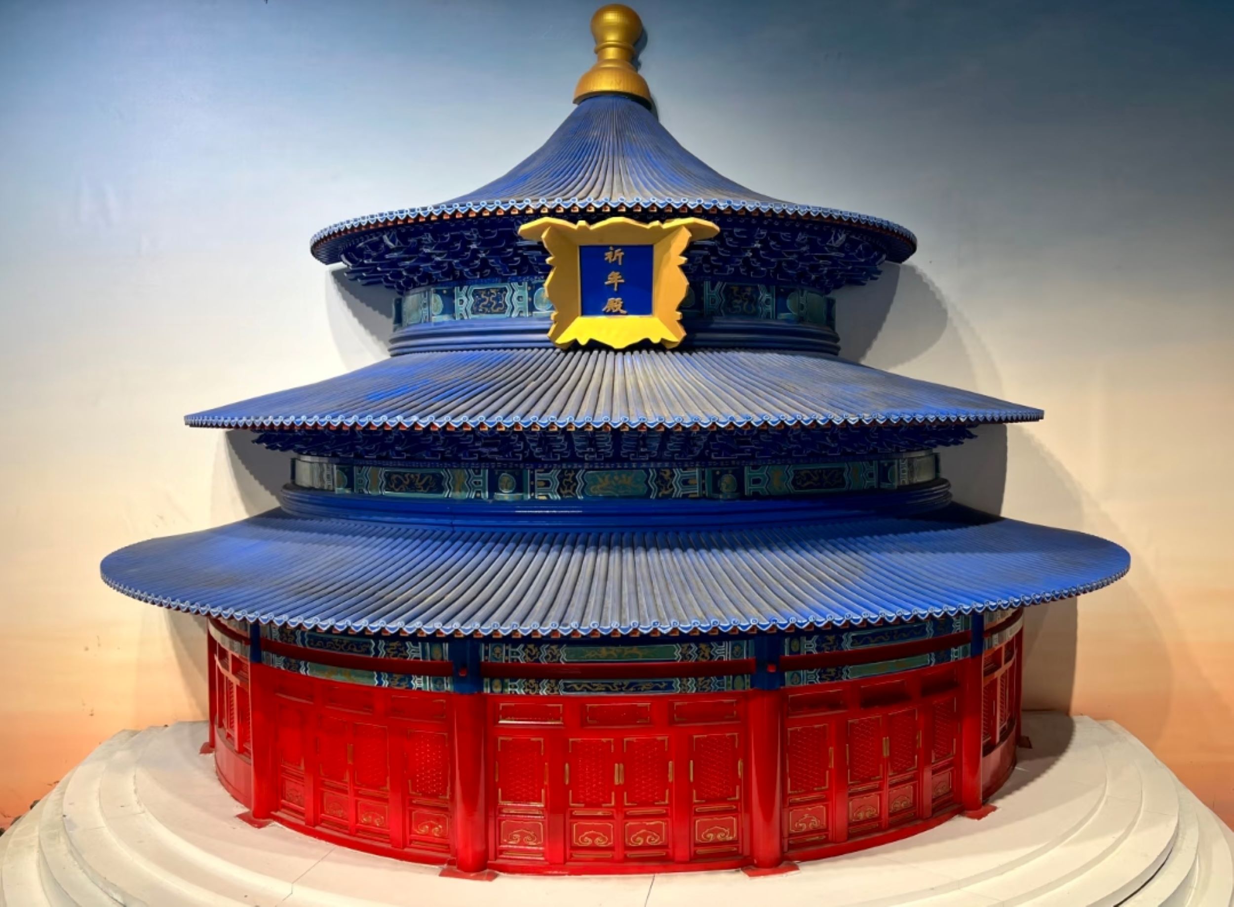 巧克力製作的祈年殿模型，藍頂紅牆還原建築形制，細節精緻