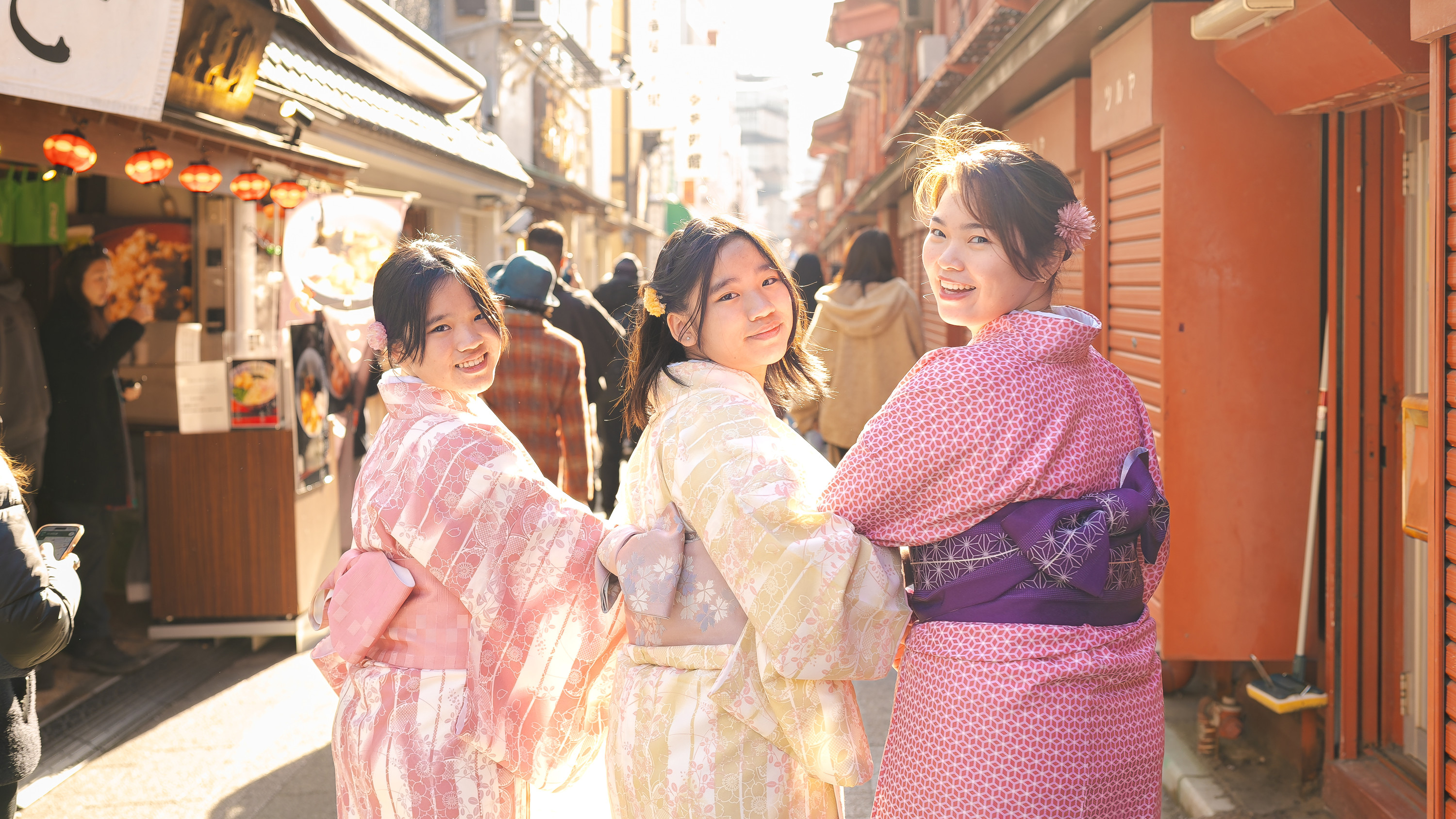 Tokyo: Asakusa Temple Professional Photoshoot Experience
