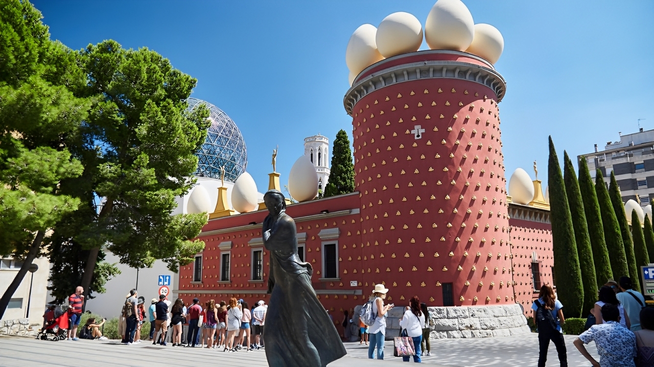 Girona, Figueres &amp; Dali Theatre and Museum tour from Barcelona