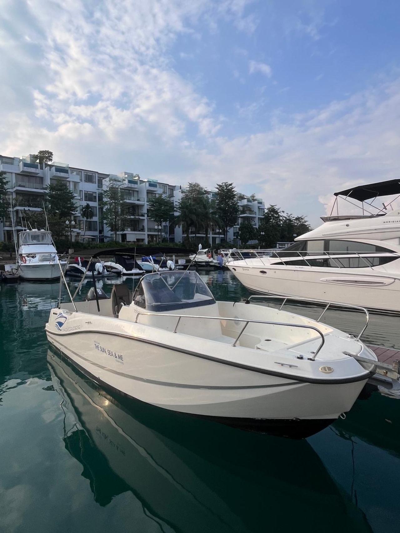 Speedboat Maritime Guided Tour by YachtCruiseSG