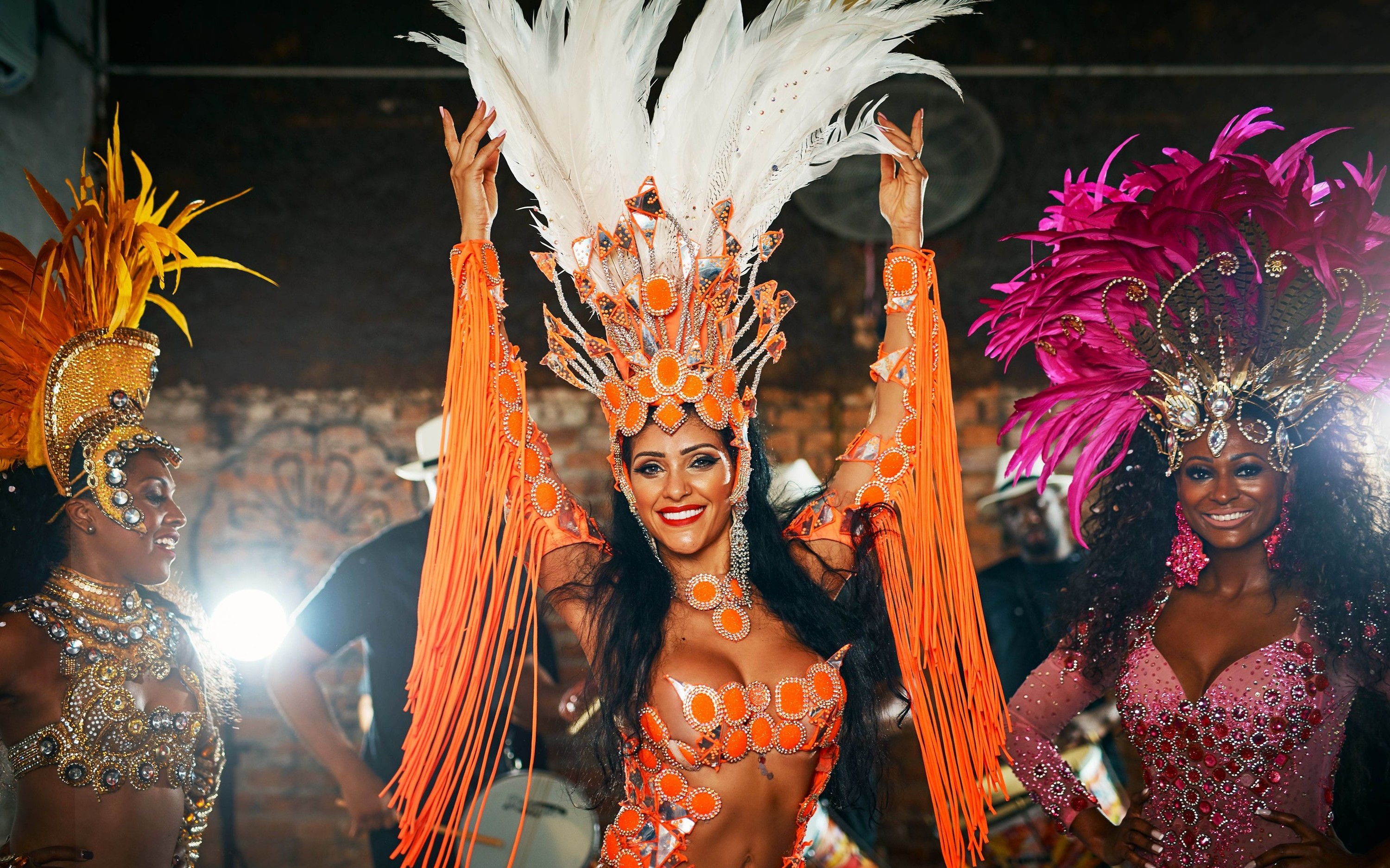Samba show with live music and hotel transfers in Buzios
