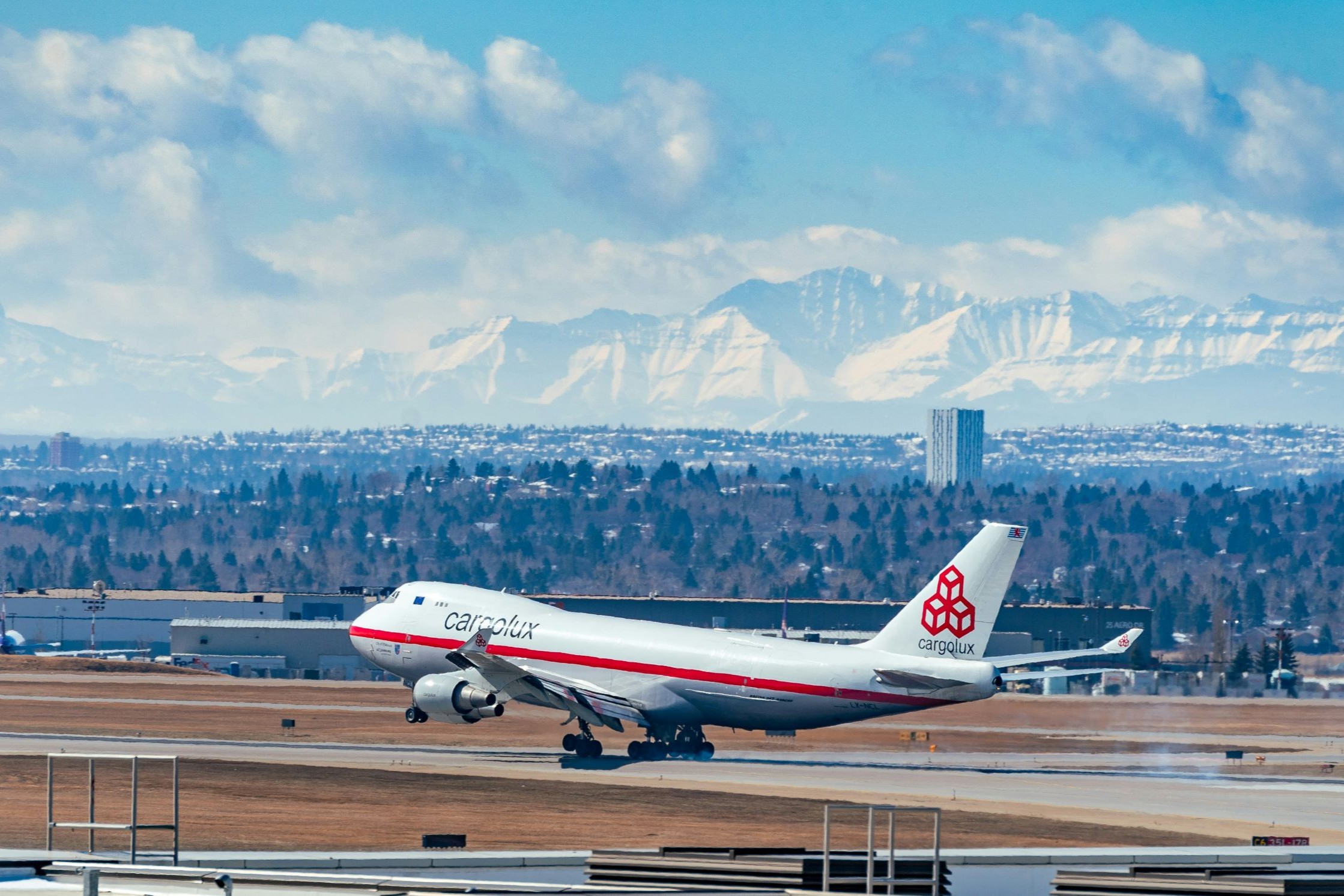 坎莫爾/班夫至卡爾加里/YYC機場的班車服務