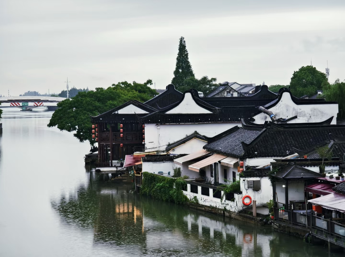 上海古韻水鄉一日遊：武康路漫步 & 朱家角水鄉古鎮探秘 +專業導遊全程陪伴講解（多語種選擇）