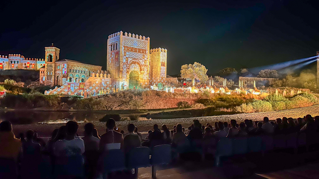 From Madrid: Transfer and tickets to Puy du Fou with Toledo's Dream