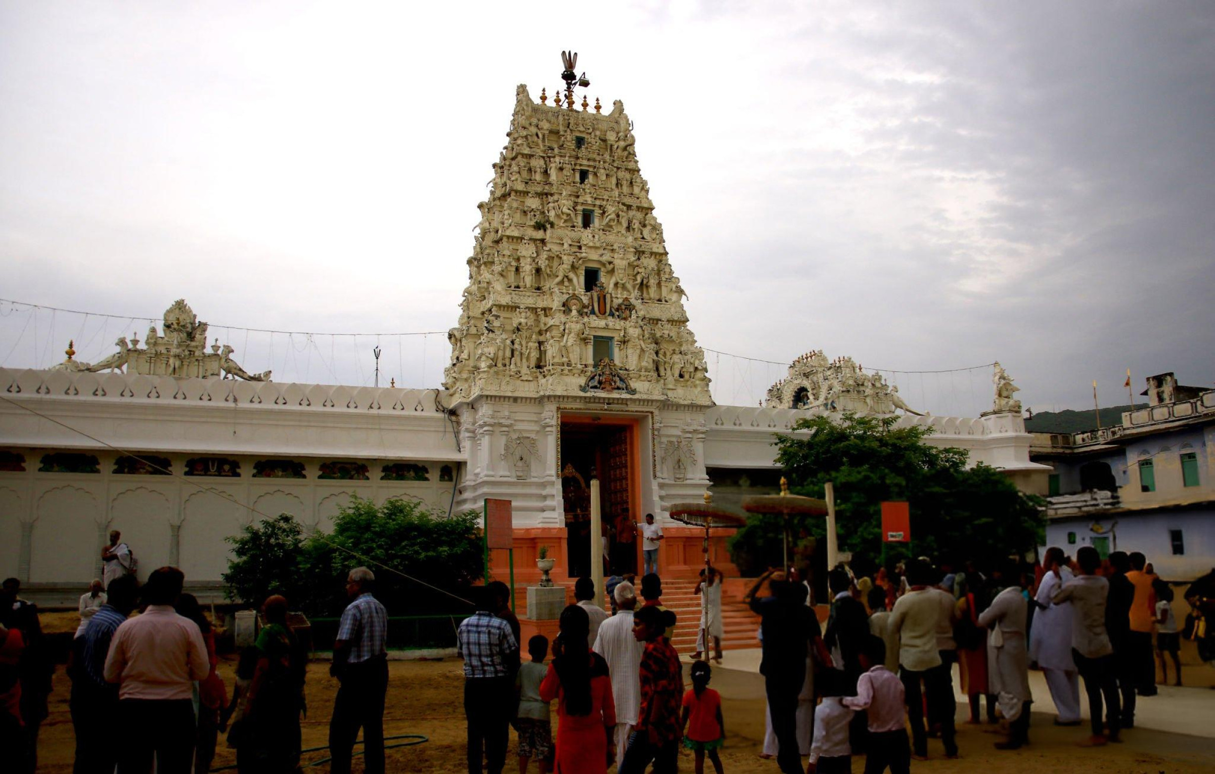 Exploring Holy Pushkar: Spiritual Walk with a Local Guide