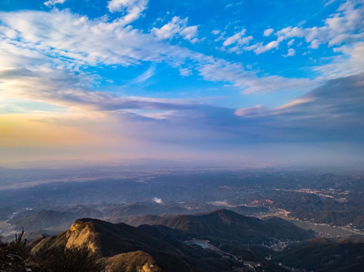 五嶽獨秀，不僅是自然風光的瑰寶，更是中華文化的聖地。我們精心設計了這條行程，帶您深入衡山，感受其自然之美與文化之韻。