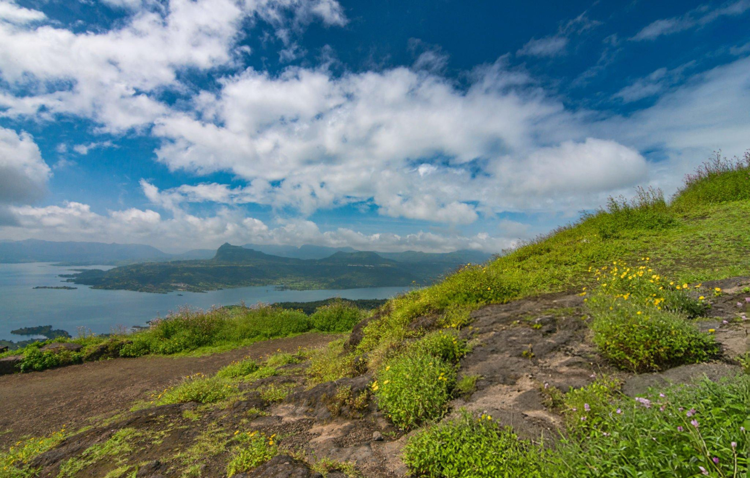 Explore Pawna-Lohagad-Lonavala: Full Day Guided Tour from Mumbai