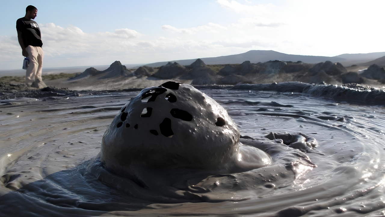Baku-Gobustan-Absheron-Mud Volcanoes-Fire temple