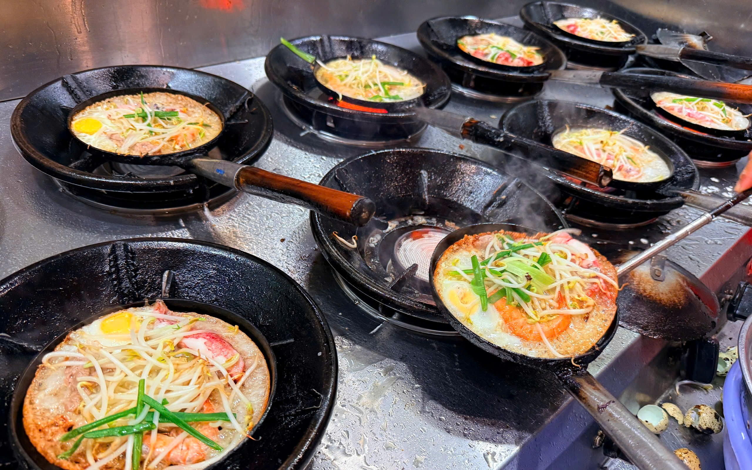 Nha Trang Night Local Food Tasting & Sightseeing Tour by Scooter