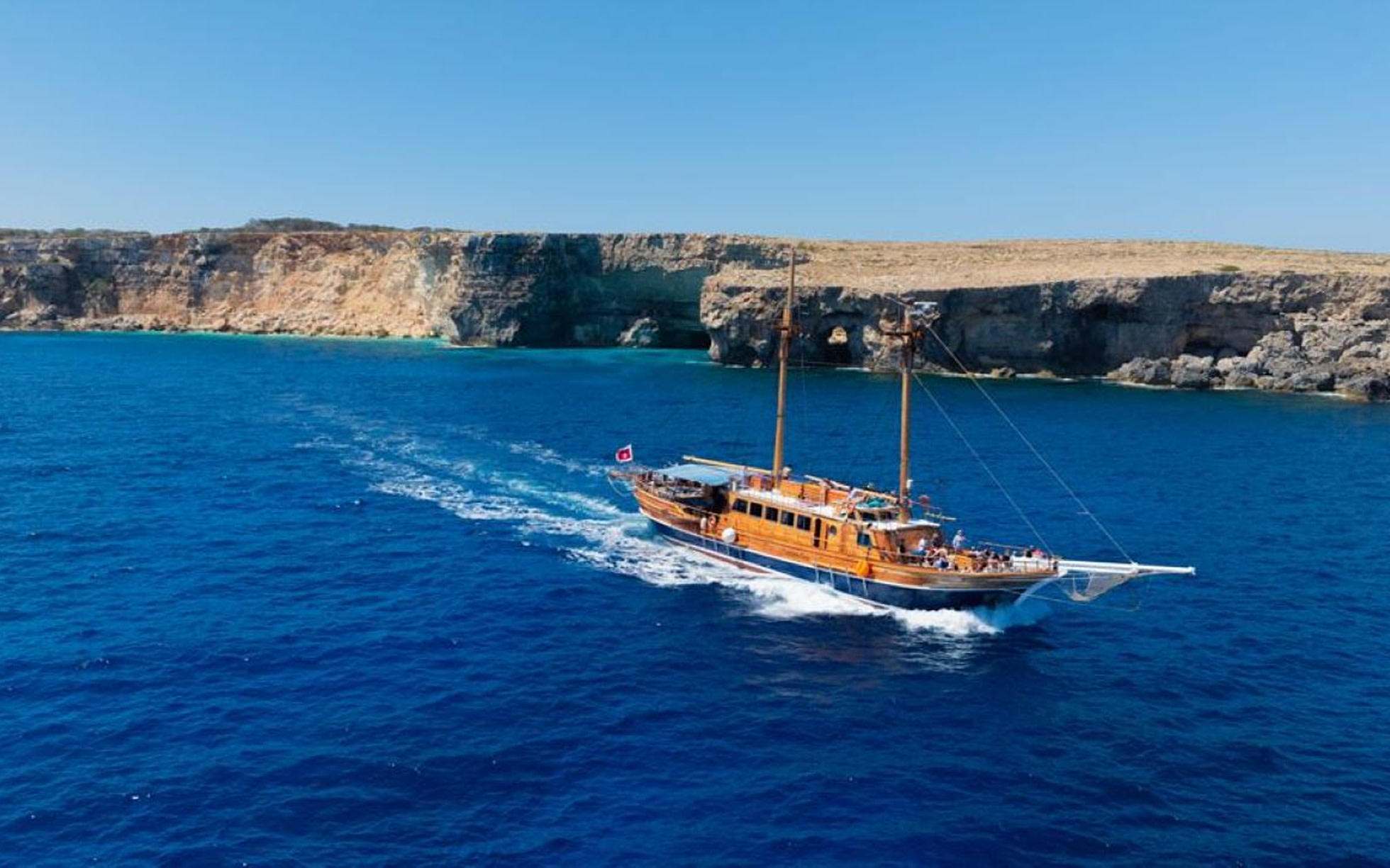 Gozo & Comino Island Sightseeing Cruise with Snacks & Drinks