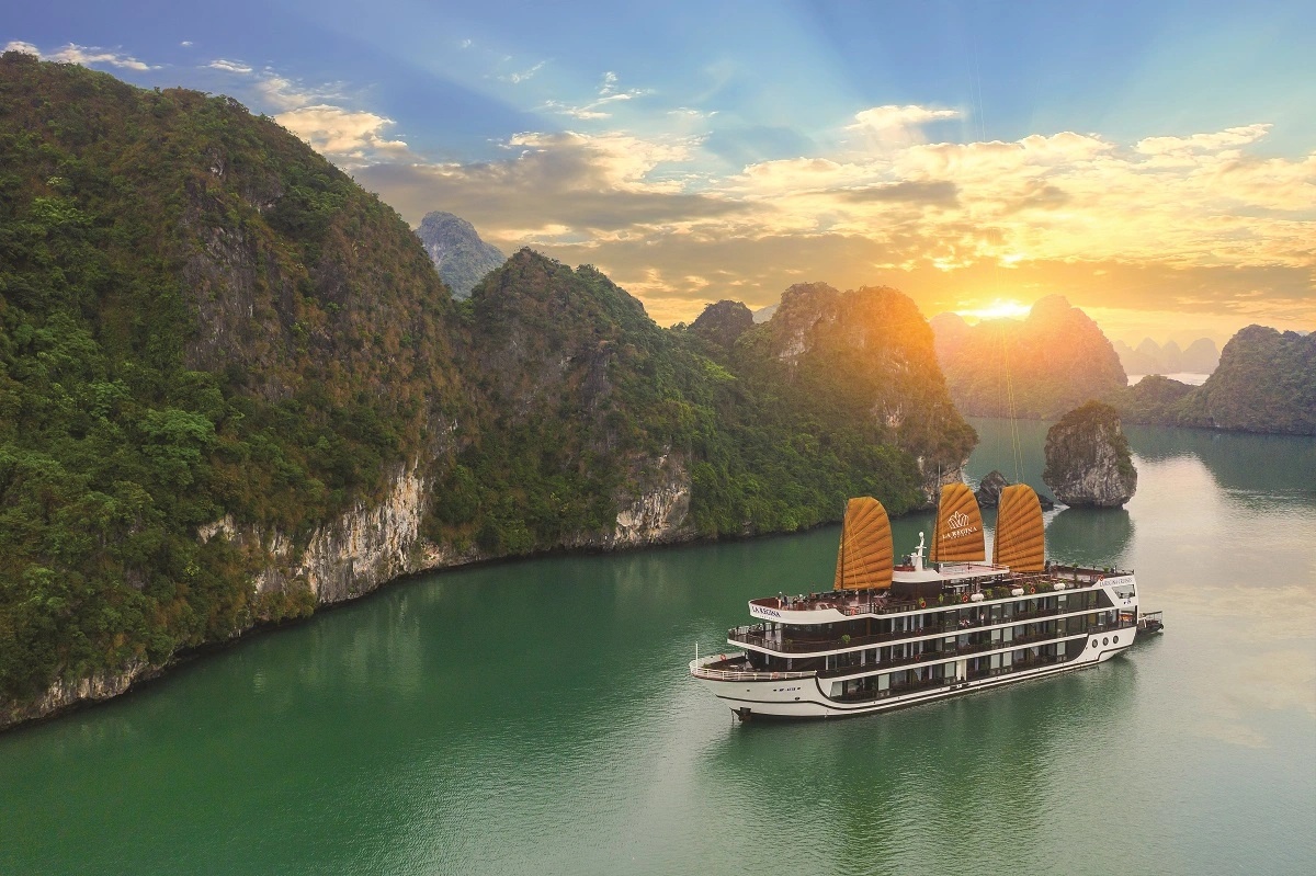 【新路線】2天1夜 下龍灣 & 蘭哈灣豪華遊輪之旅（La Regina Legend Cruise）