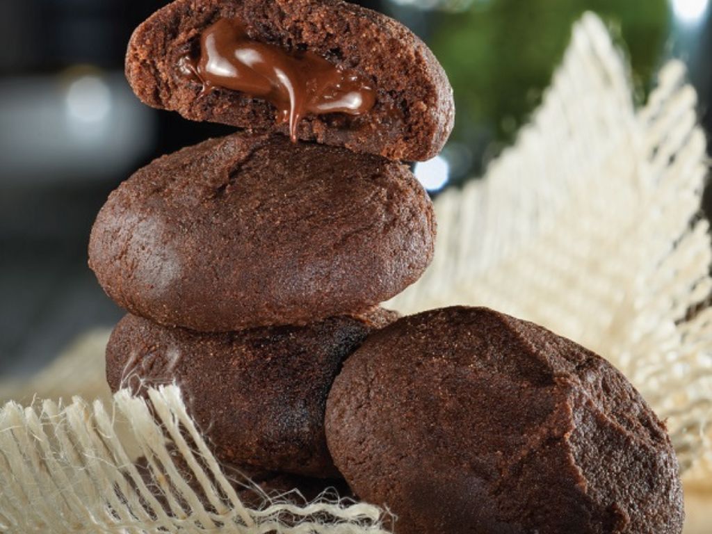 巧克力控們的天堂來了！招牌的爆漿內餡，最令人期待的就是那如熔岩般傾瀉而下的濃郁巧克力。幸運女神是否眷顧你呢？讓好運也跟著爆發吧！