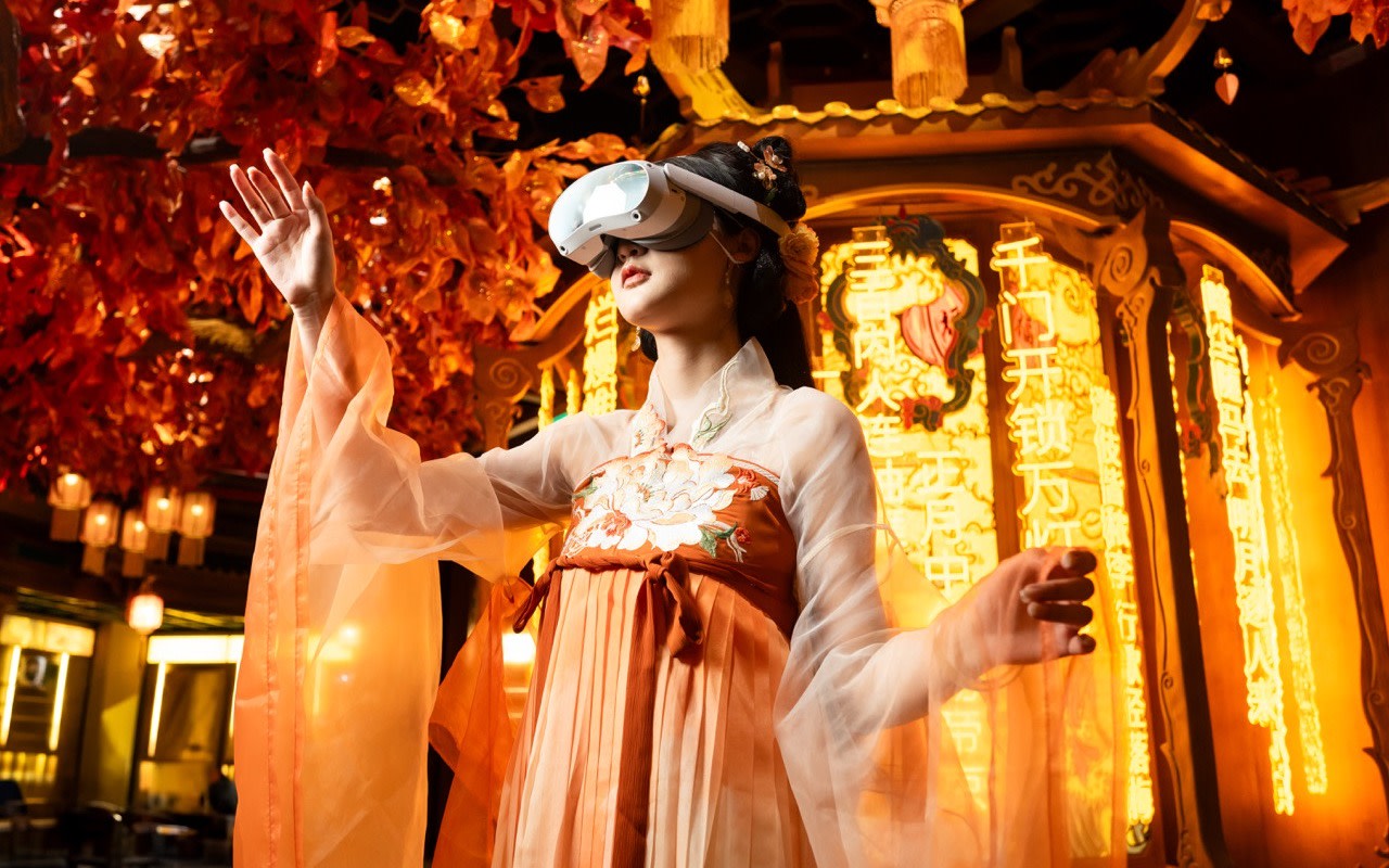 "Love Between Fairy and Devil" VR IMMERSIVE CENTER | VR Immersive Adventure Ride / Hanfu Rental & Photography Service