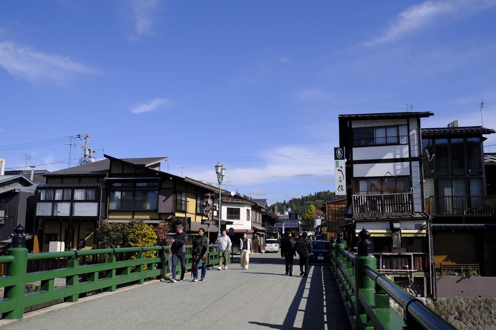 推薦拍照:在橋上拍攝整條街道的遠景,畫面層次感強。 推薦拍照:在橋上拍攝整條街道的遠景,畫面層次感強。