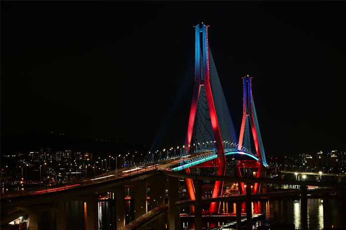 Unwind with panoramic views on Boston's iconic Blue Route