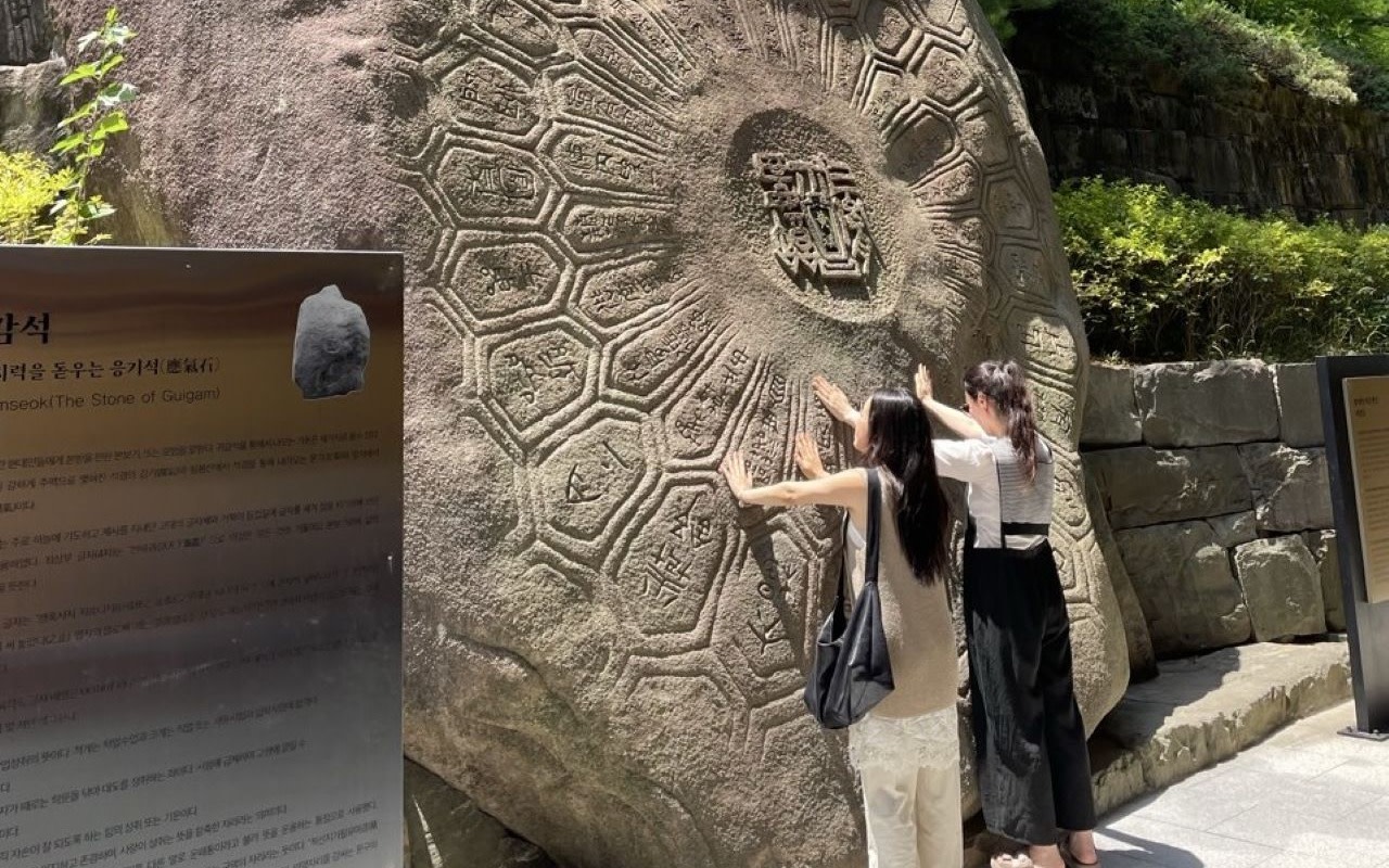 Donguibogam Village & Namsa Yedamchon Small Group Day Tour