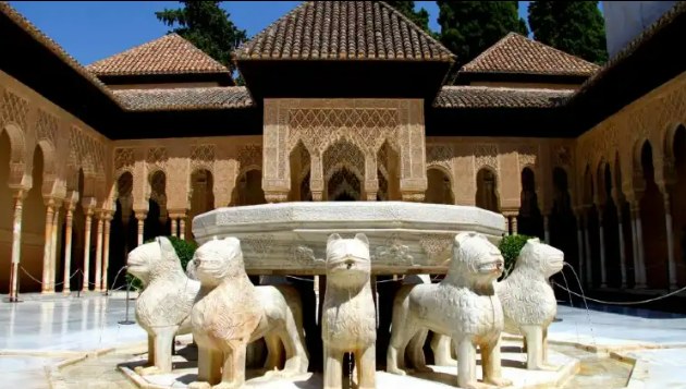 Granada Cathedral and Albaicin Day Tour in Spain