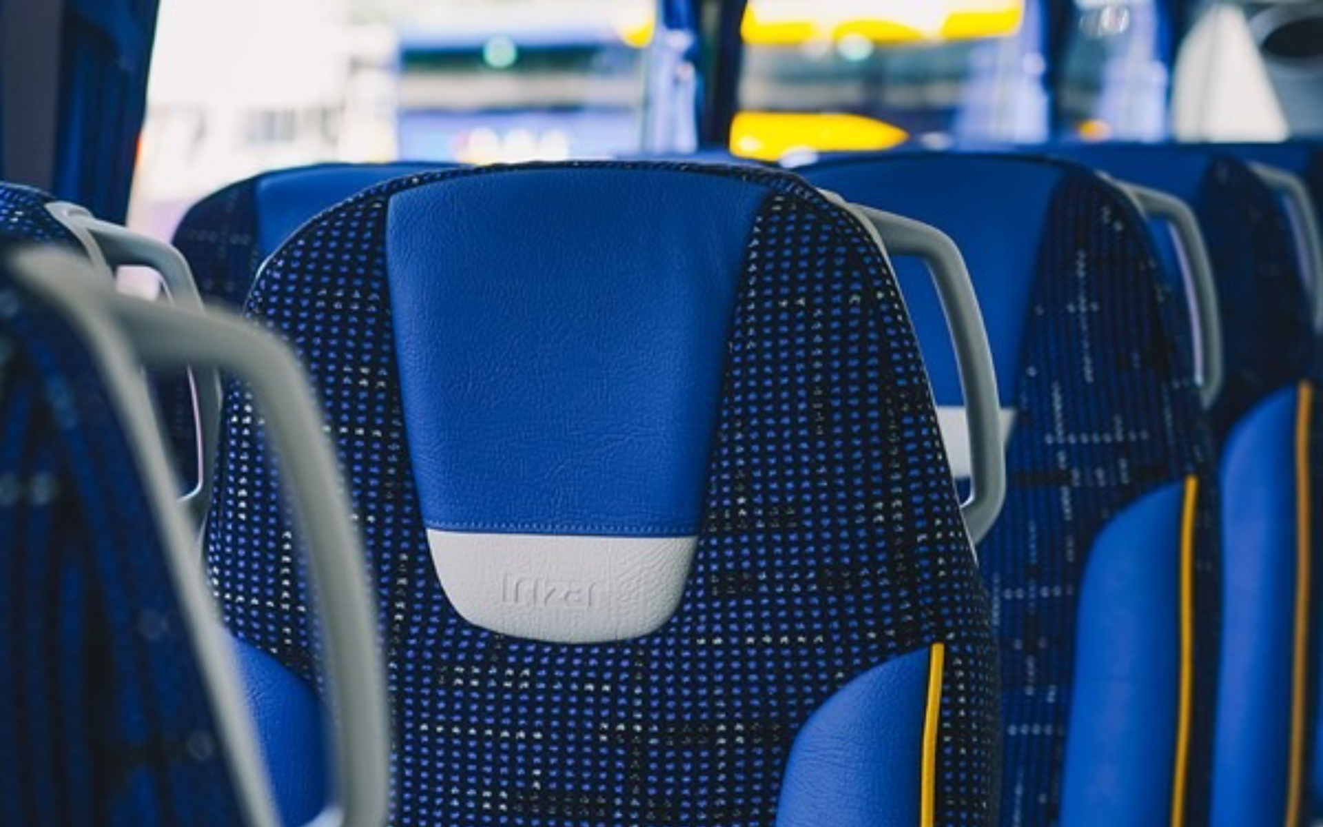 預訂機場接送服務,享受寬敞舒適的座位與可靠服務,讓您的旅程更便捷! 預訂機場接送服務,享受寬敞舒適的座位與可靠服務,讓您的旅程更便捷!