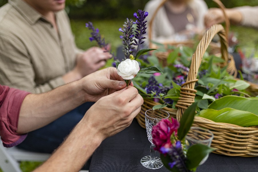 Creating flower decorations