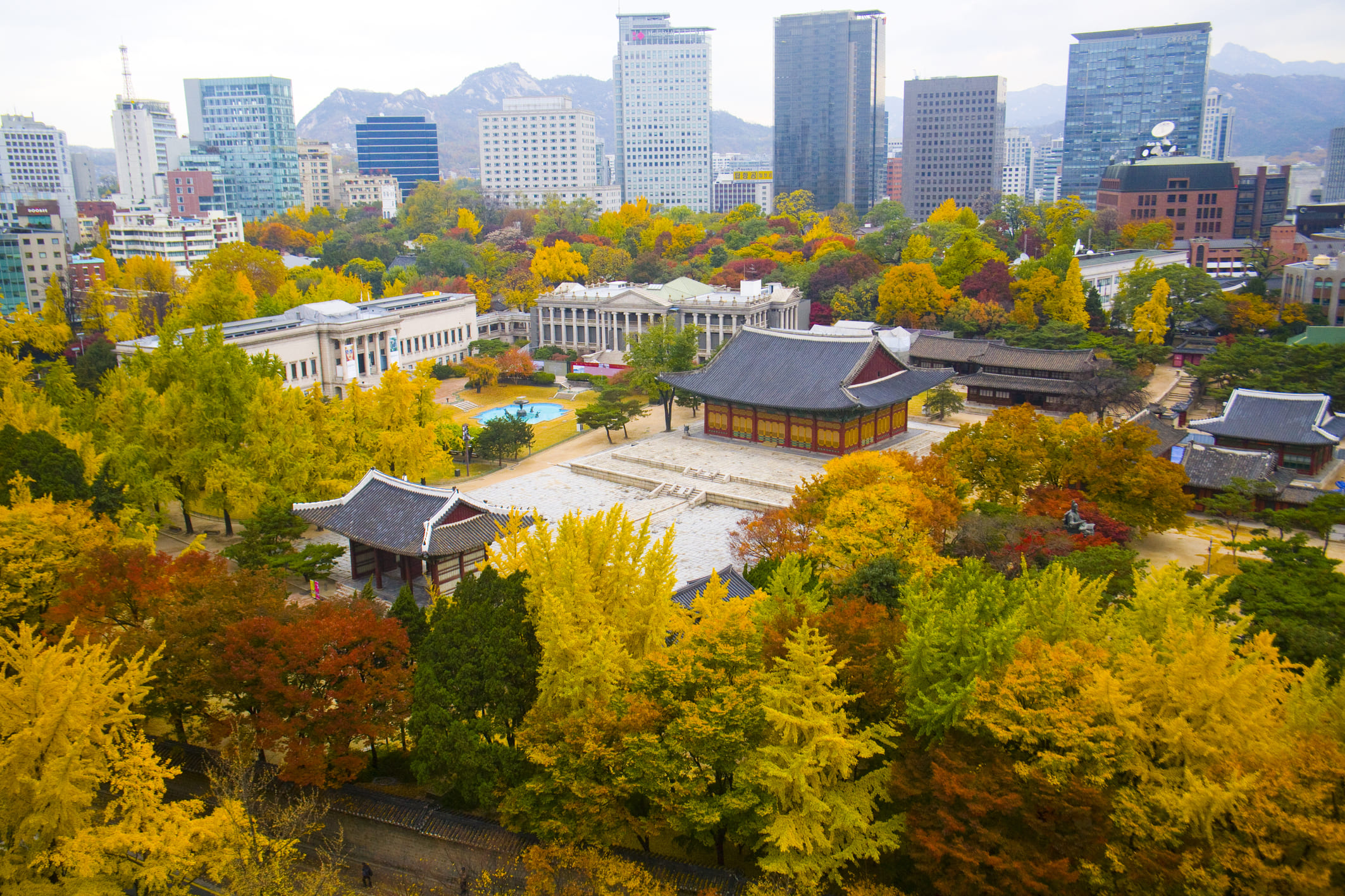 Deoksugung Palace is distinguished by its Western-style architecture, including Seokjojeon Hall. It also served as the residence of Emperor Gojong, making it a significant site in the history of the Korean Empire.