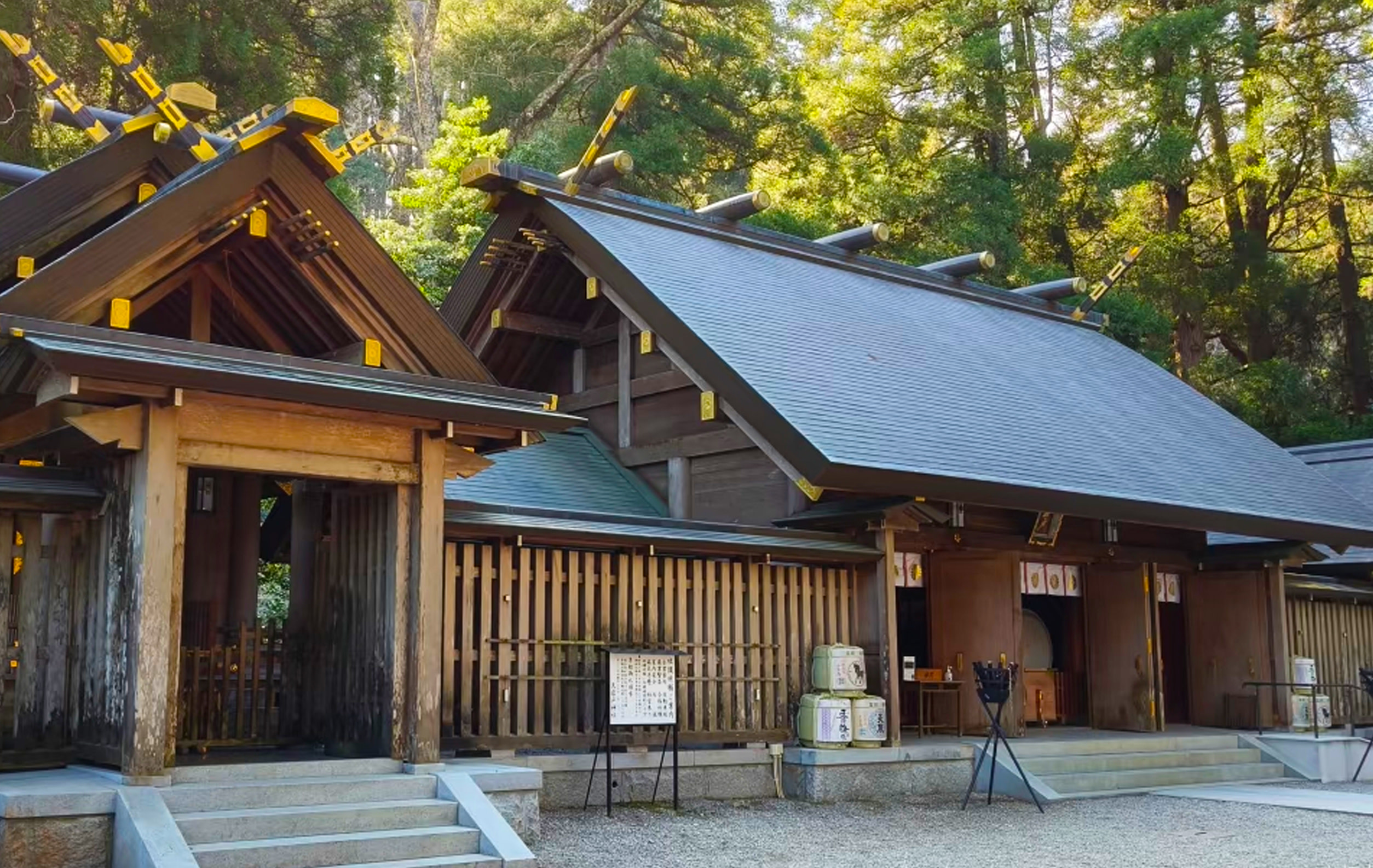 ⛩️ 天巖戶神社:東西兩本宮,西本宮需神職引導遙拜🙏,東本宮有天手力雄命雕像。
🌊 天安河源:西本宮步行10分鐘可達,仰慕窟🪨有許願石,太鼓橋🌉是打卡點,氛圍靜謐。 ⛩️ 天巖戶神社:東西兩本宮,西本宮需神職引導遙拜🙏,東本宮有天手力雄命雕像。
🌊 天安河源:西本宮步行10分鐘可達,仰慕窟🪨有許願石,太鼓橋🌉是打卡點,氛圍靜謐。