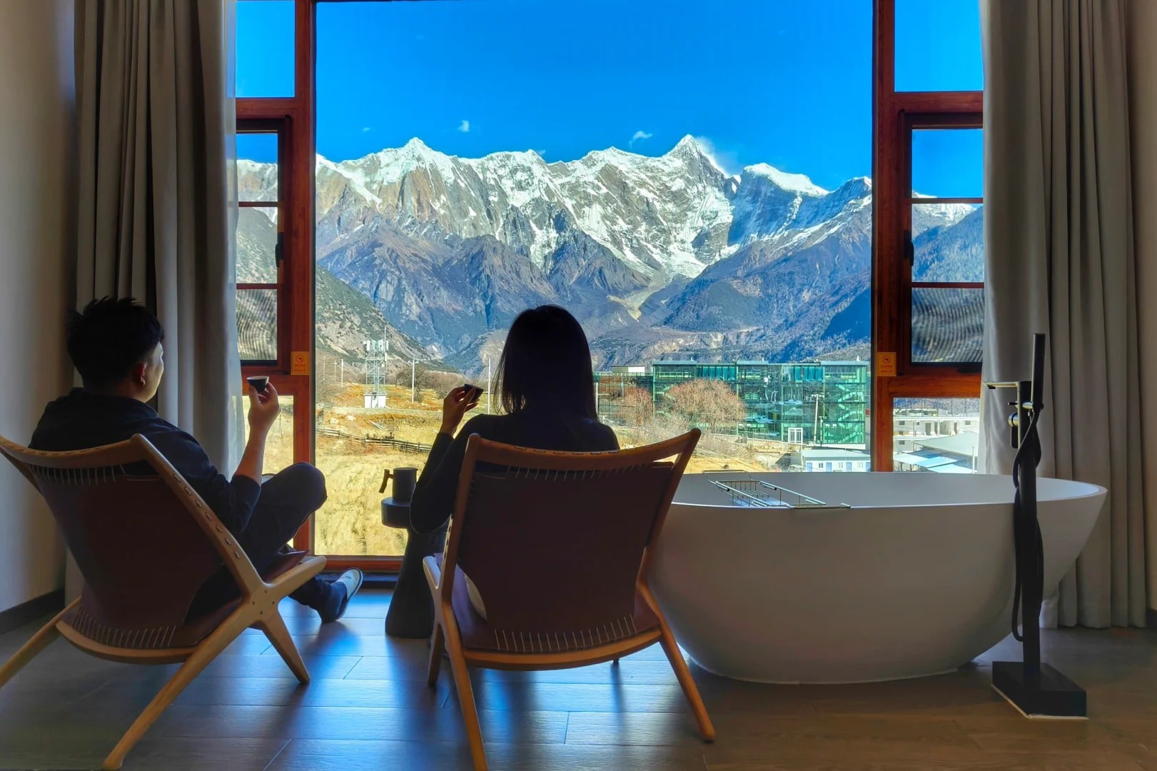 8-day Peach Blossom Tour in Lhasa, Tibet (Hidden Mountain Residence Snow Mountain View Hotel + St. Regis + Gala Peach Blossom Village + Suosong Village + Nanga Bawa Sunshine Golden Mountain + Laigu Glacier + 1V1 In-depth Explanation of Potala Palace)