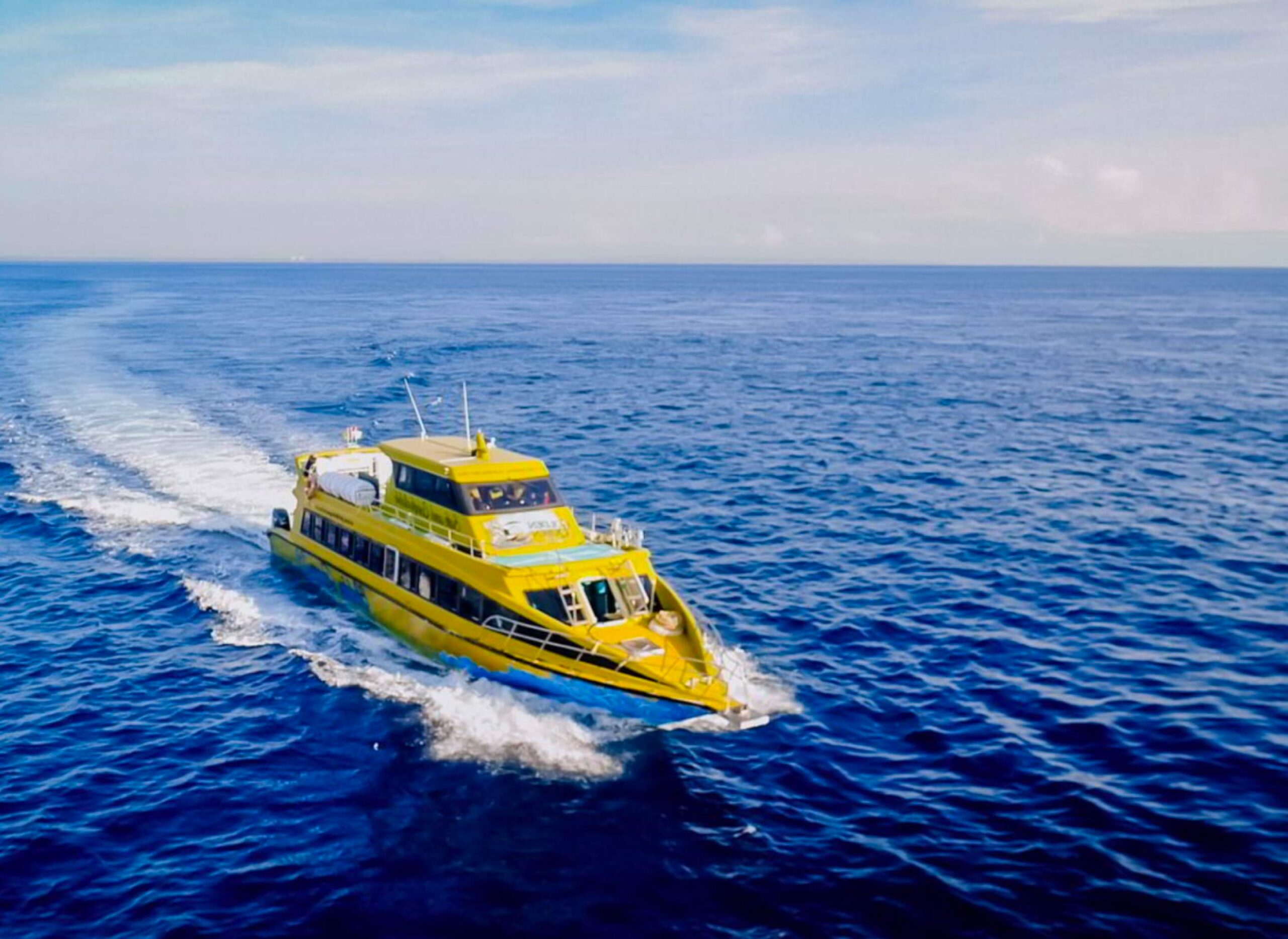 Bali - Nusa Penida o'rtasidagi premium tez qayiq AC bilan