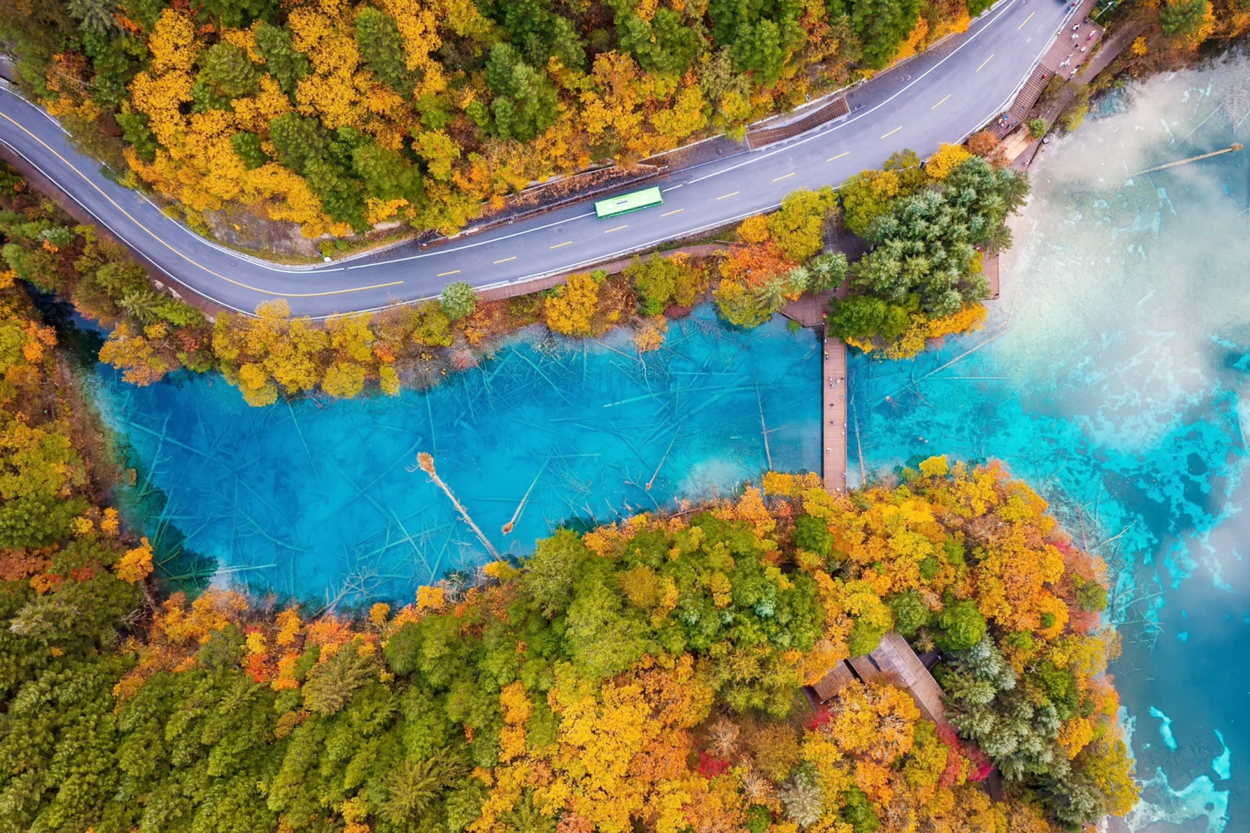 One-day tour to Jiuzhaigou, Chengdu, Sichuan (bullet train/direct bus optional)