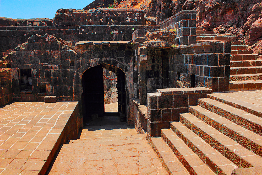 Explore Pawna-Lohagad-Lonavala: Full Day Guided Tour from Mumbai