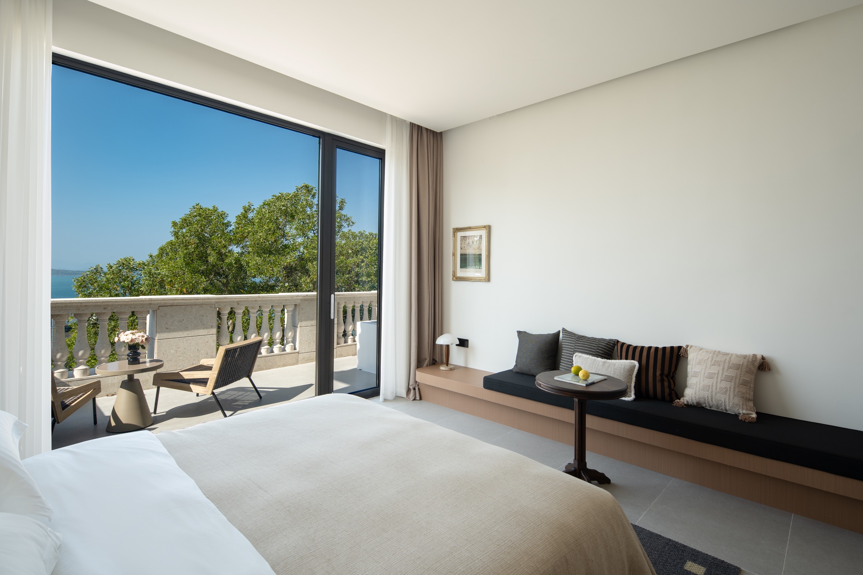 Dome Terrace Pool King Room