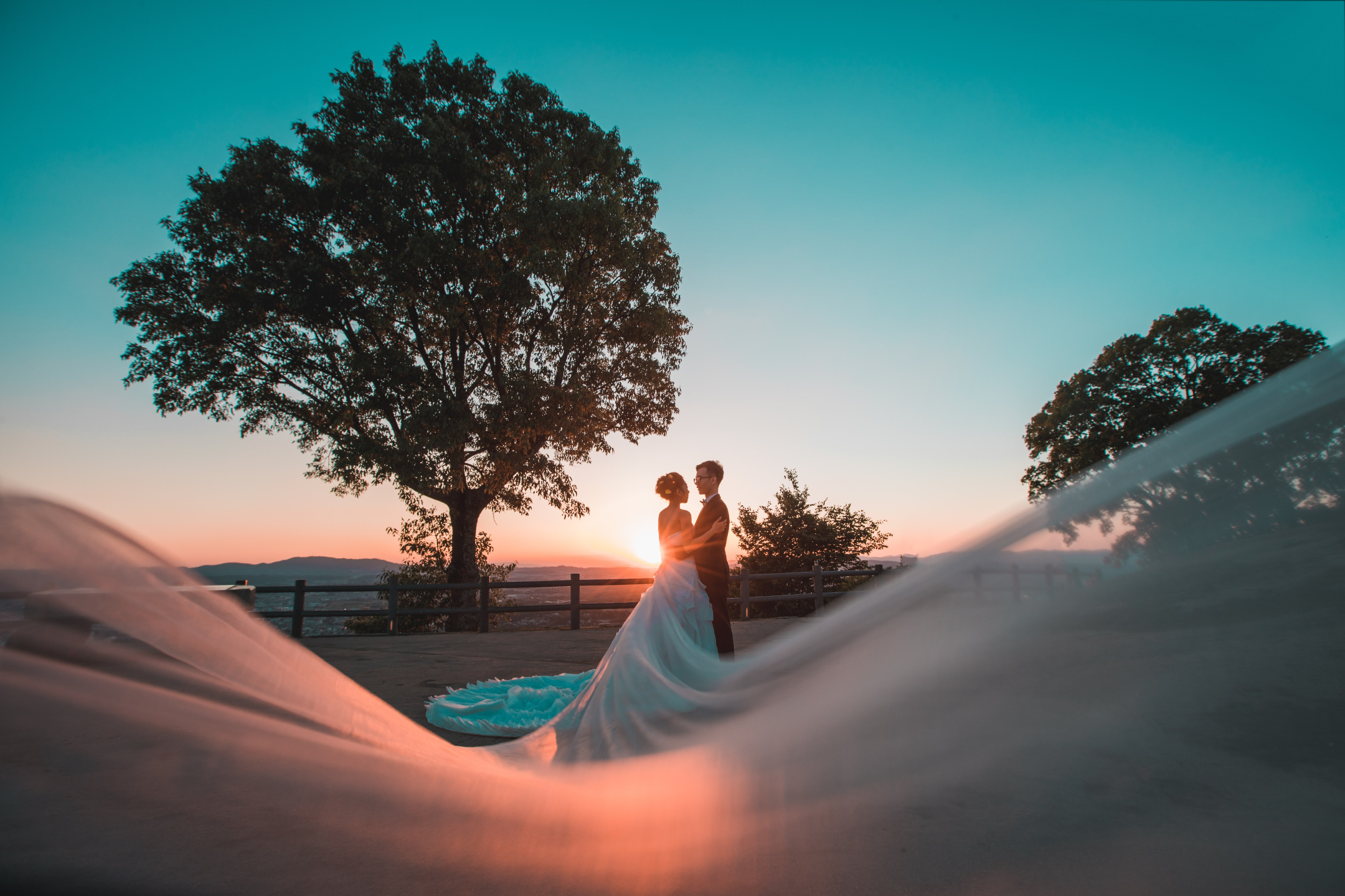 若草山 - 可以俯瞰奈良市全景的山丘,尤其是在日落時分,景色非常浪漫。 若草山 - 可以俯瞰奈良市全景的山丘,尤其是在日落時分,景色非常浪漫。