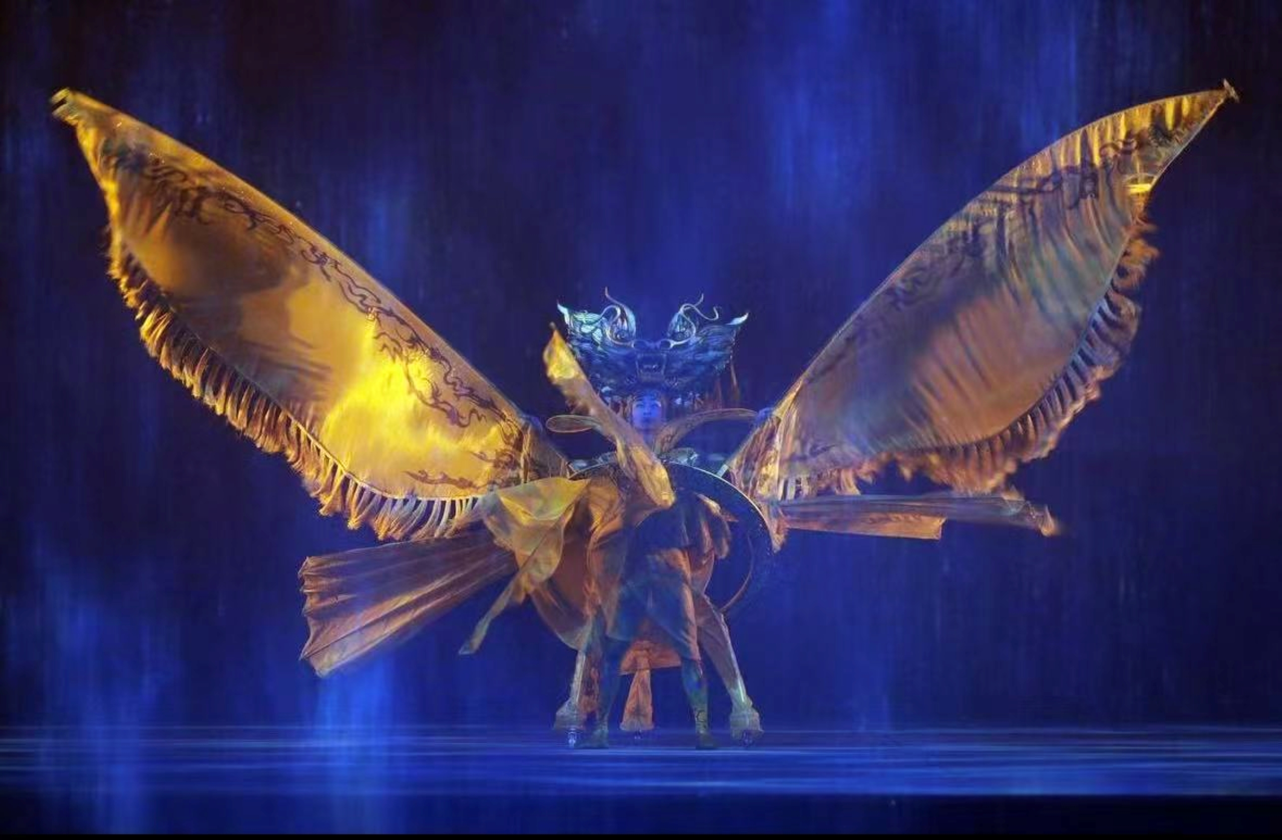 建築是凝固的藝術,而漢秀劇場則將中國傳統文化的底蘊與現代設計的張力完美融合 建築是凝固的藝術,而漢秀劇場則將中國傳統文化的底蘊與現代設計的張力完美融合