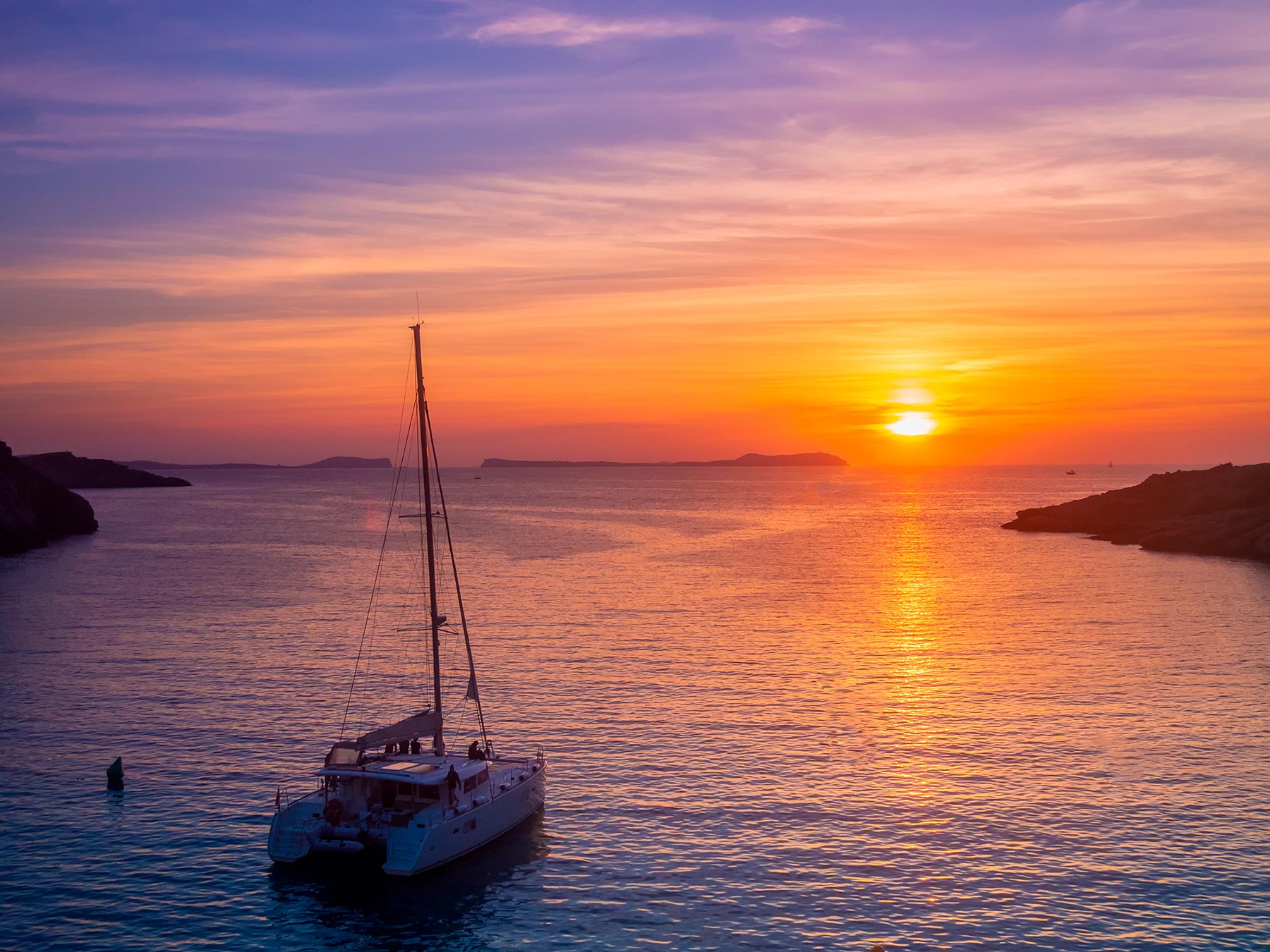 Santorini Luxury Sunset Cruise with Dinner, Drinks and Transfers