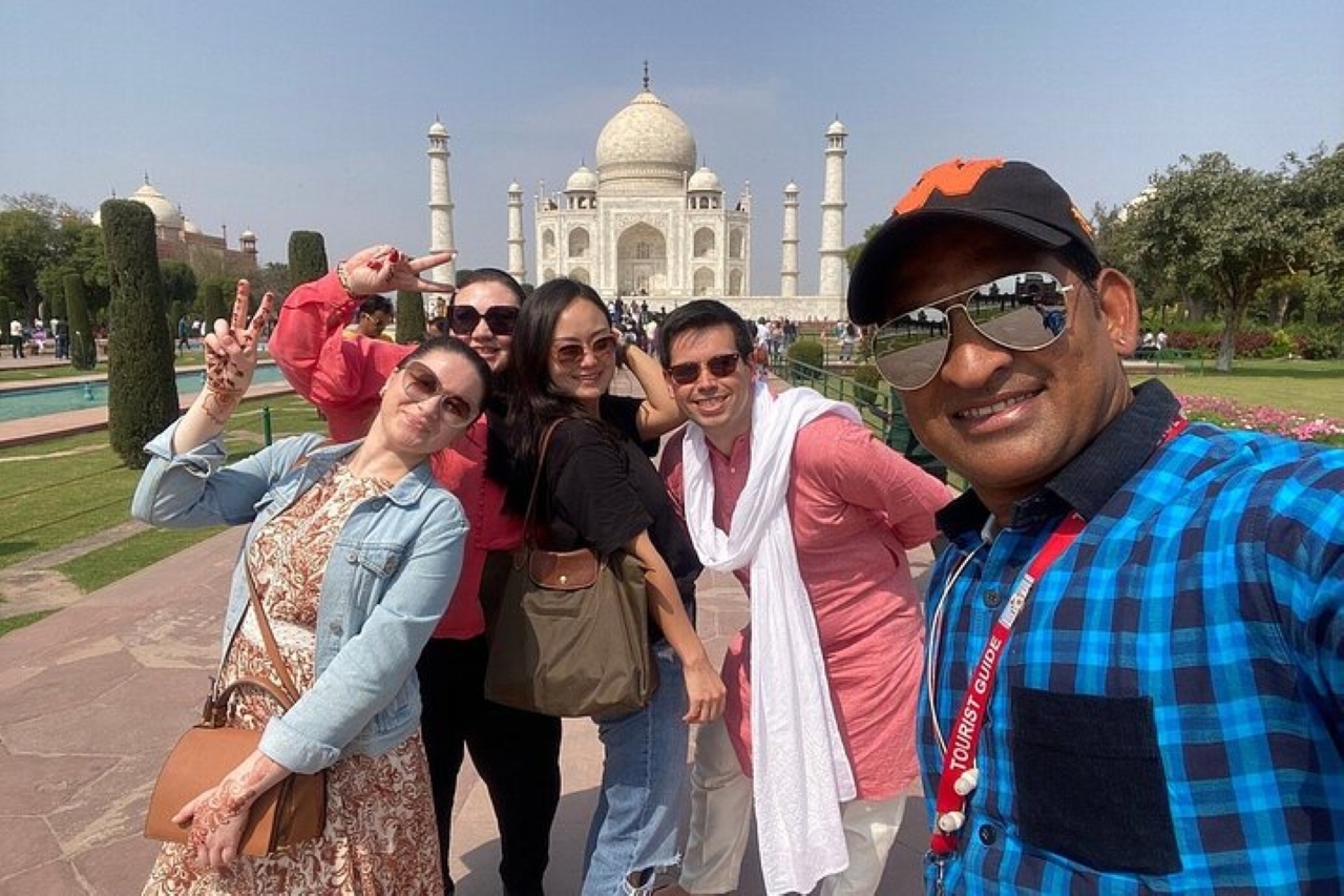 Taj Mahal & Agra Day Tour with Private Transfers