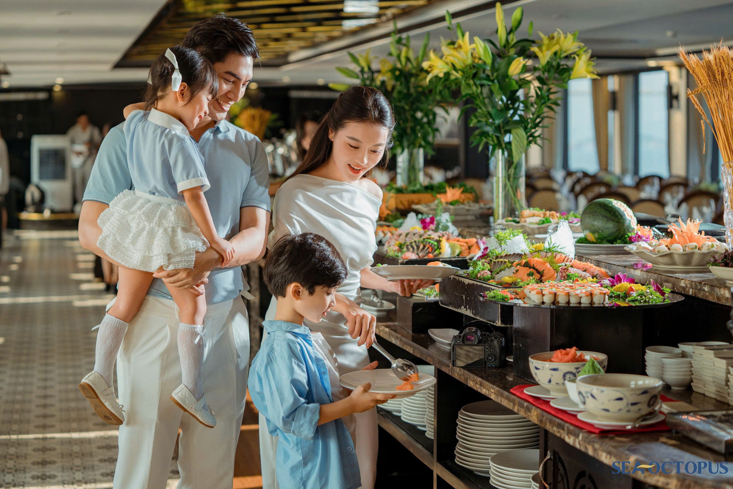 從不同角度欣賞下龍灣迷人的夜景 從不同角度欣賞下龍灣迷人的夜景